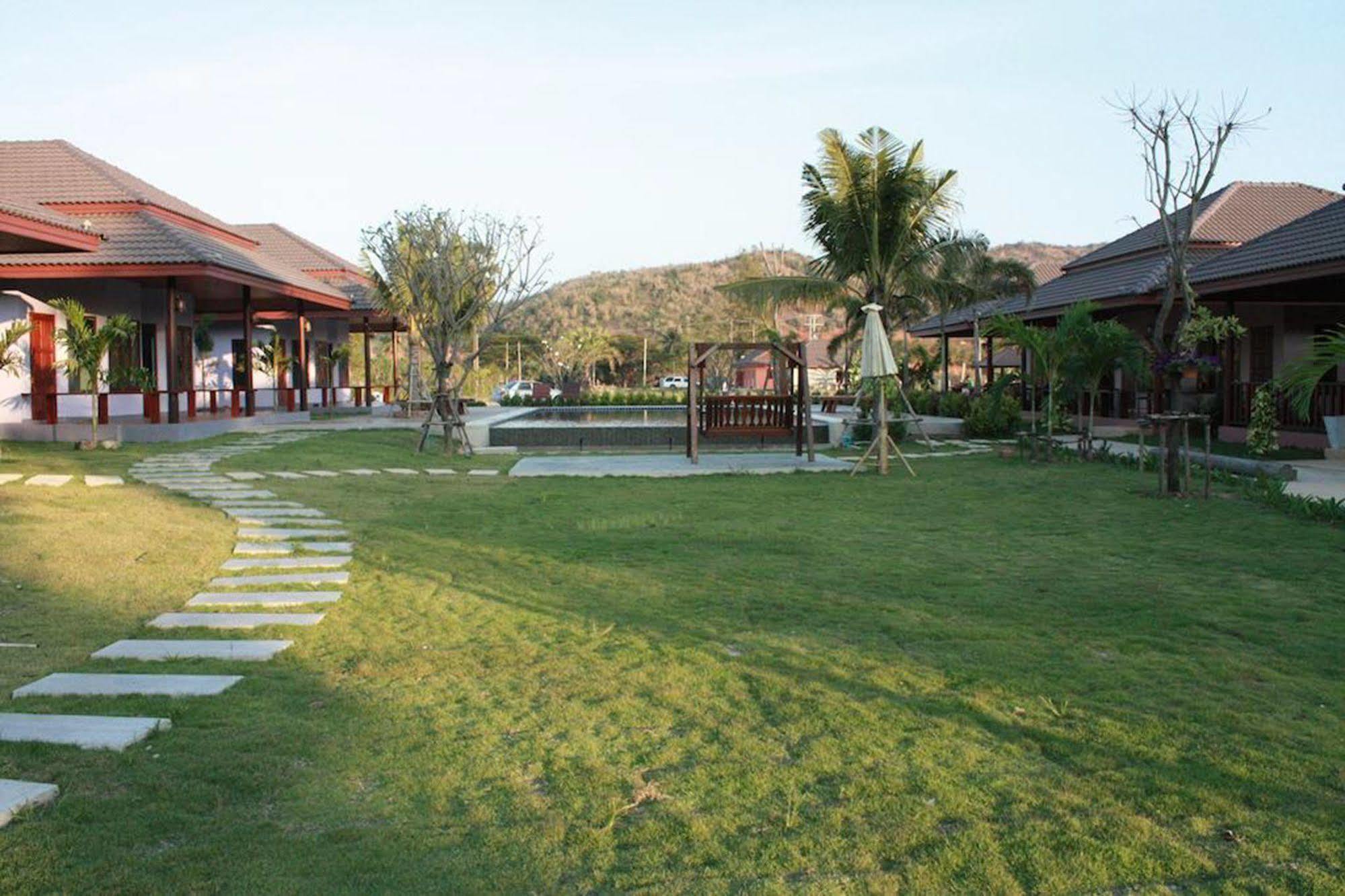 Waterside 3*