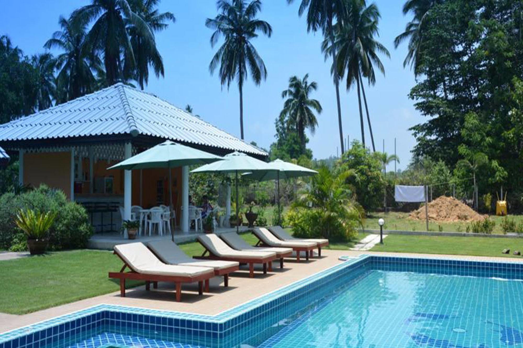 Chalet Apple