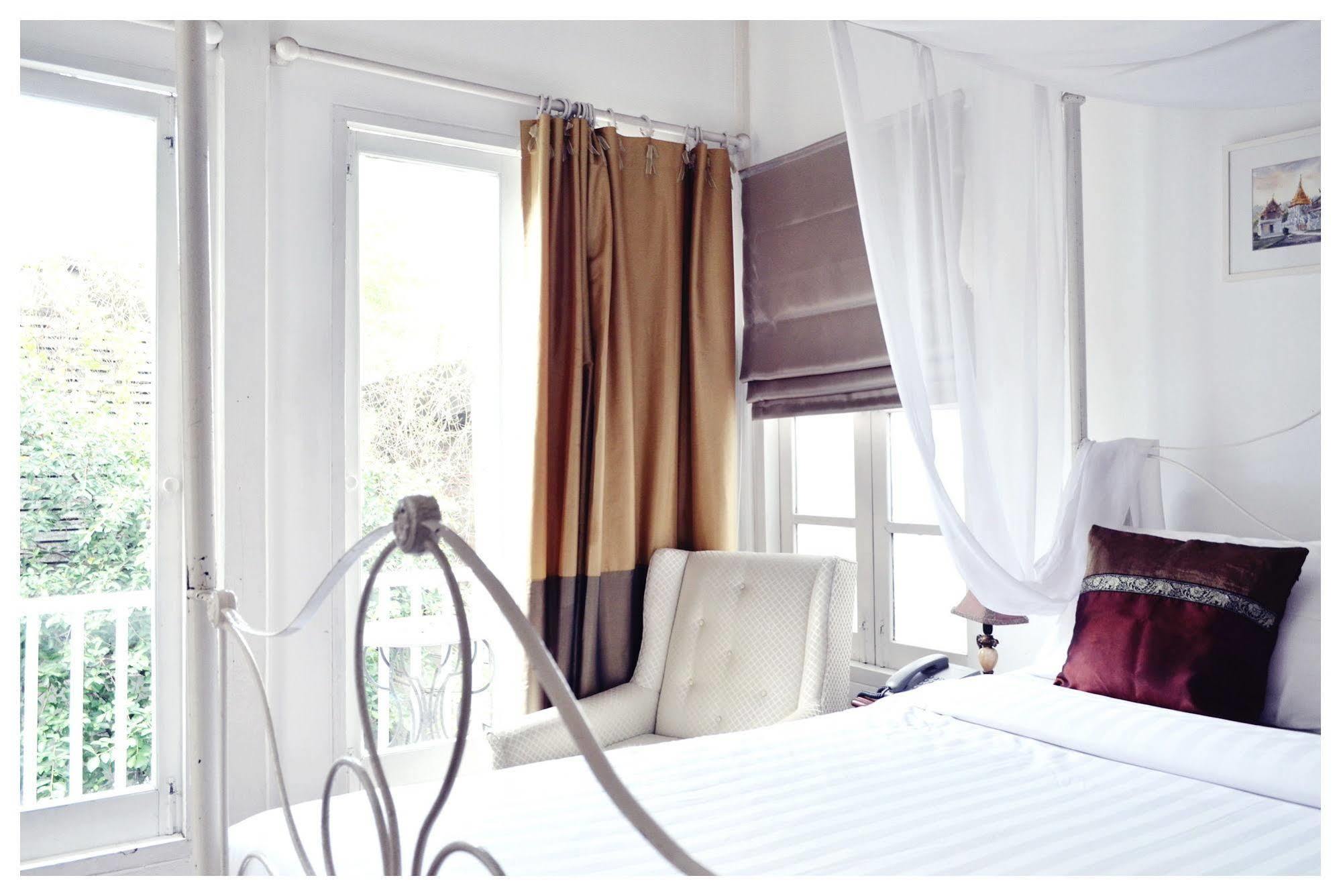Ibrik By The River Bed & Breakfast Bangkok
