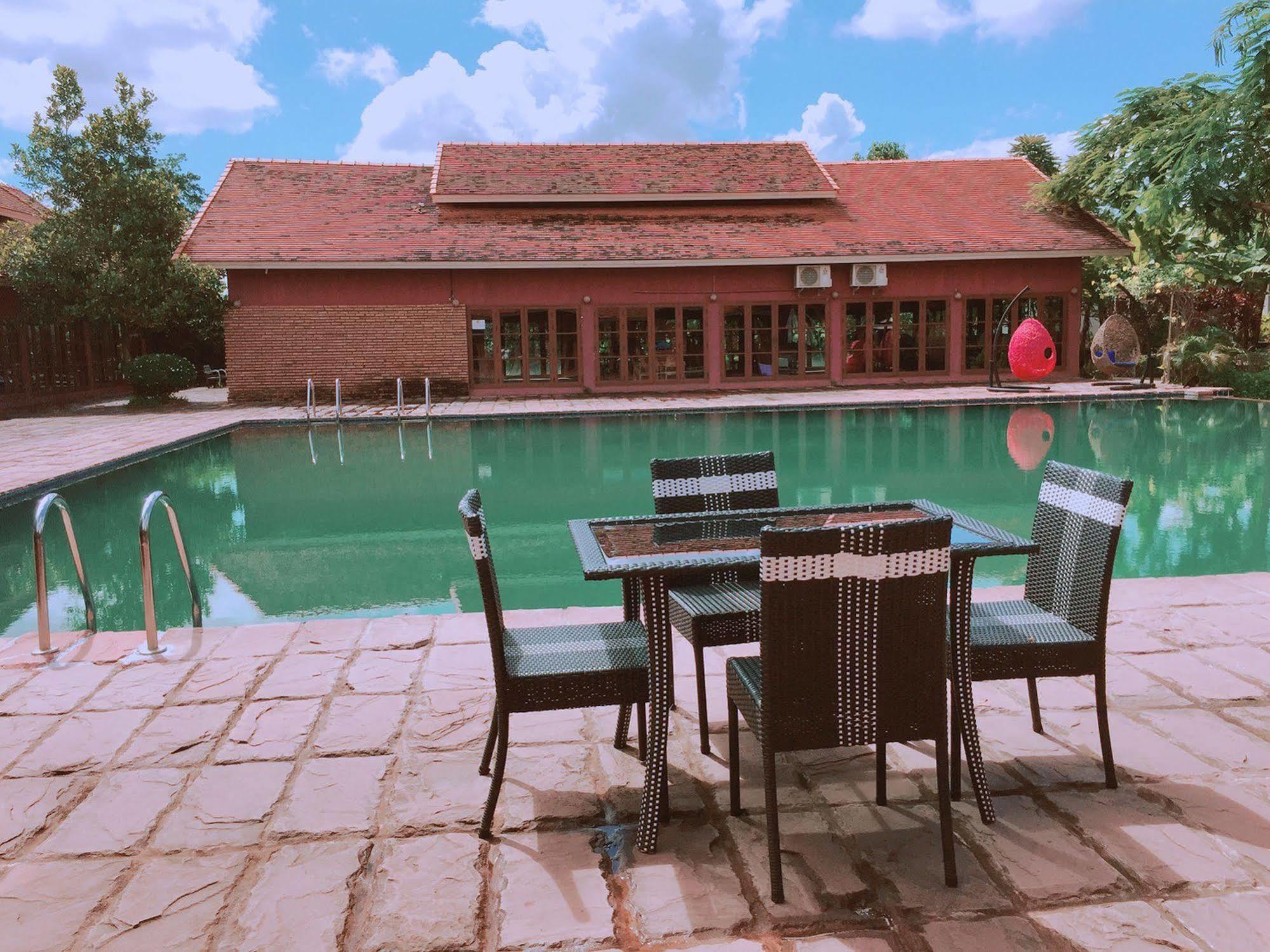 Hotel Chiangmai Royal Creek