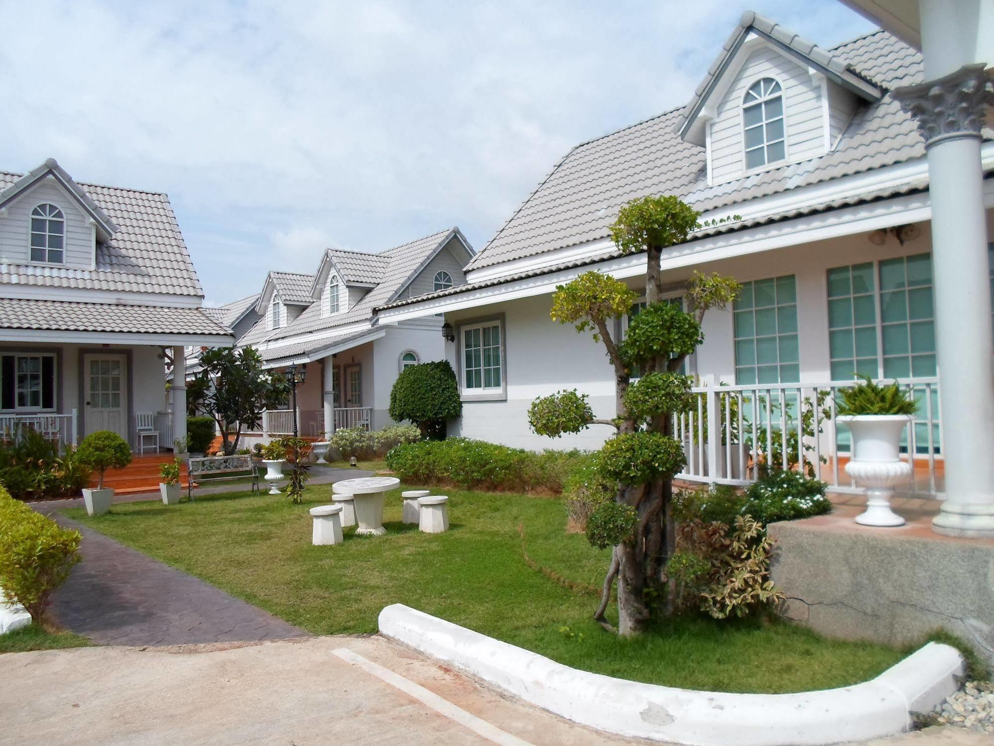 Janrapat And Surat Thani