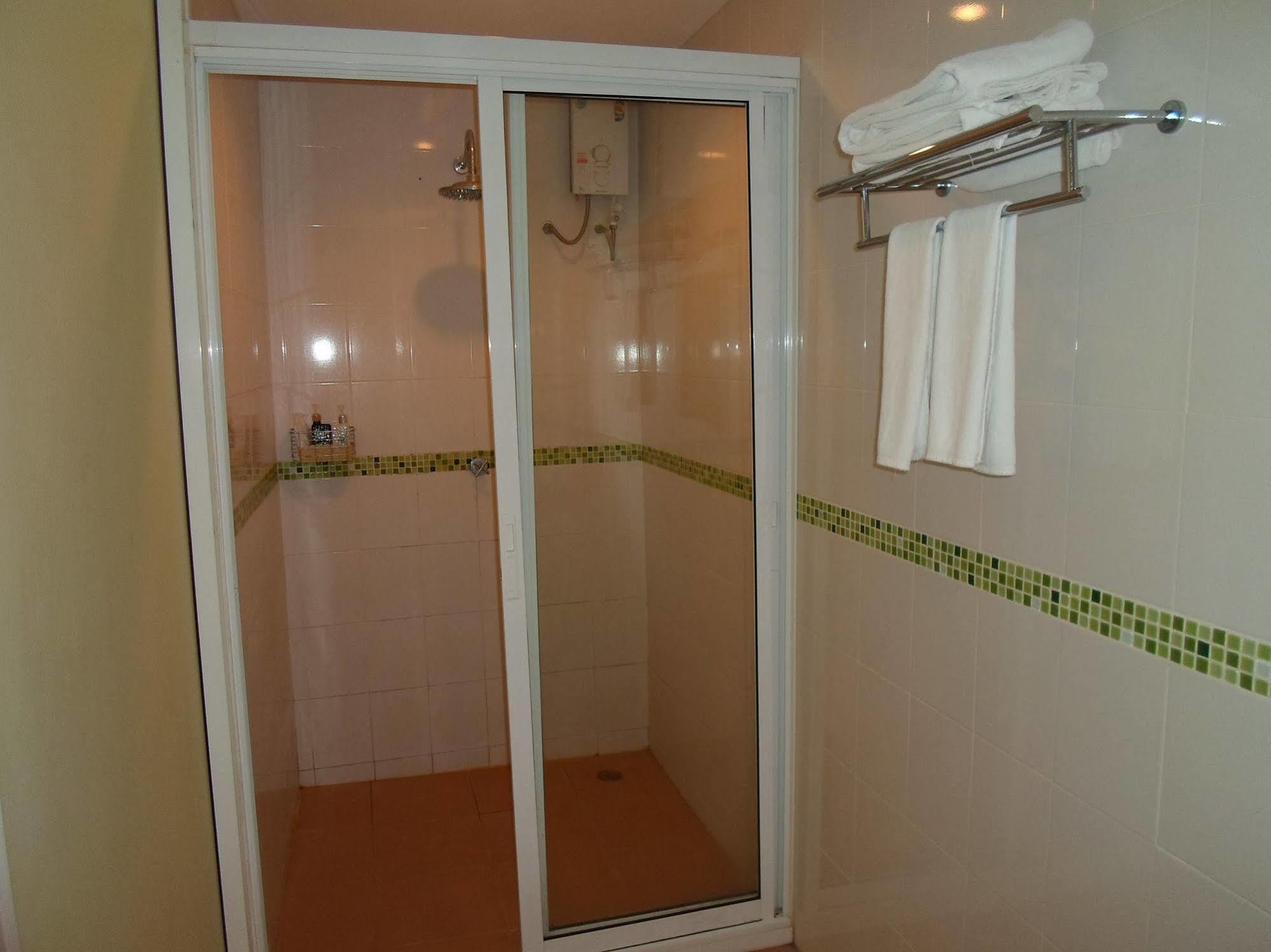 Hotel Janrapat And 3*