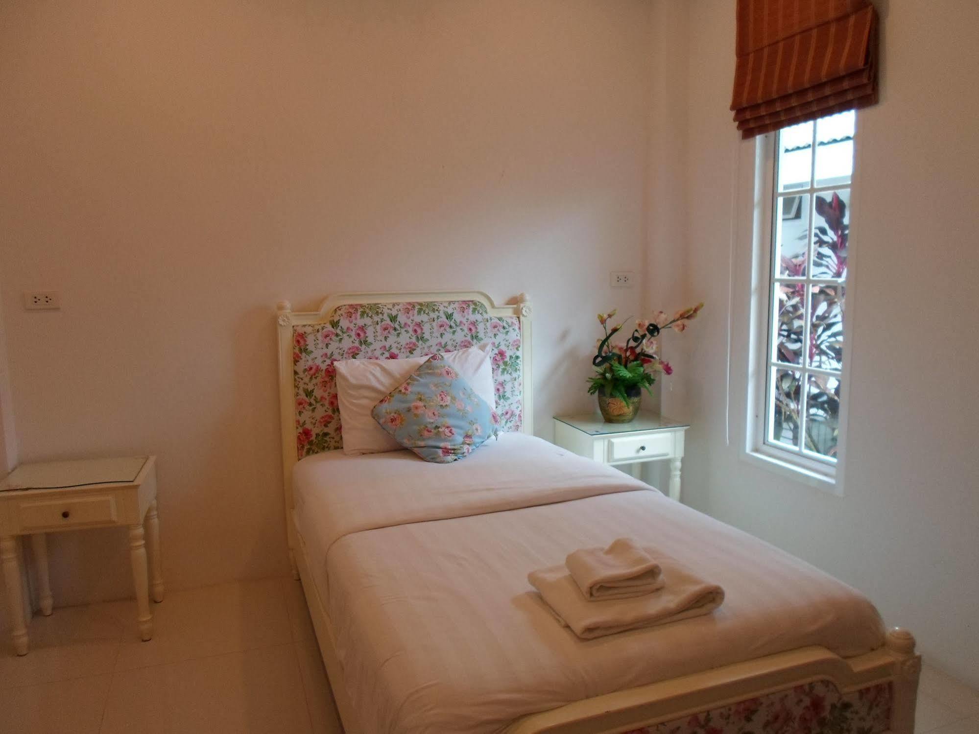 Janrapat And Hotel Surat Thani