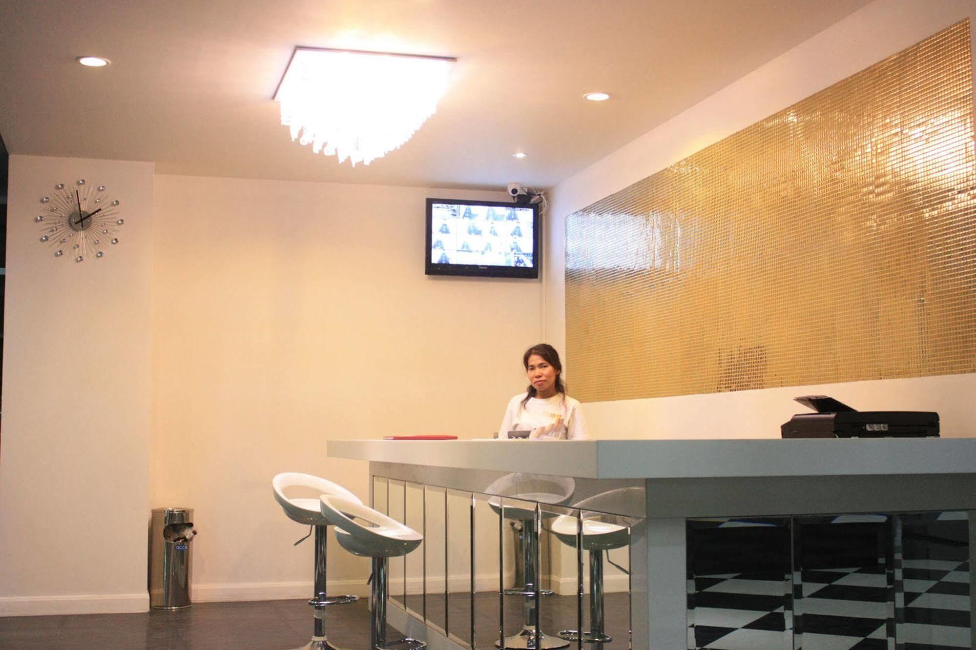 Hotel The 3*