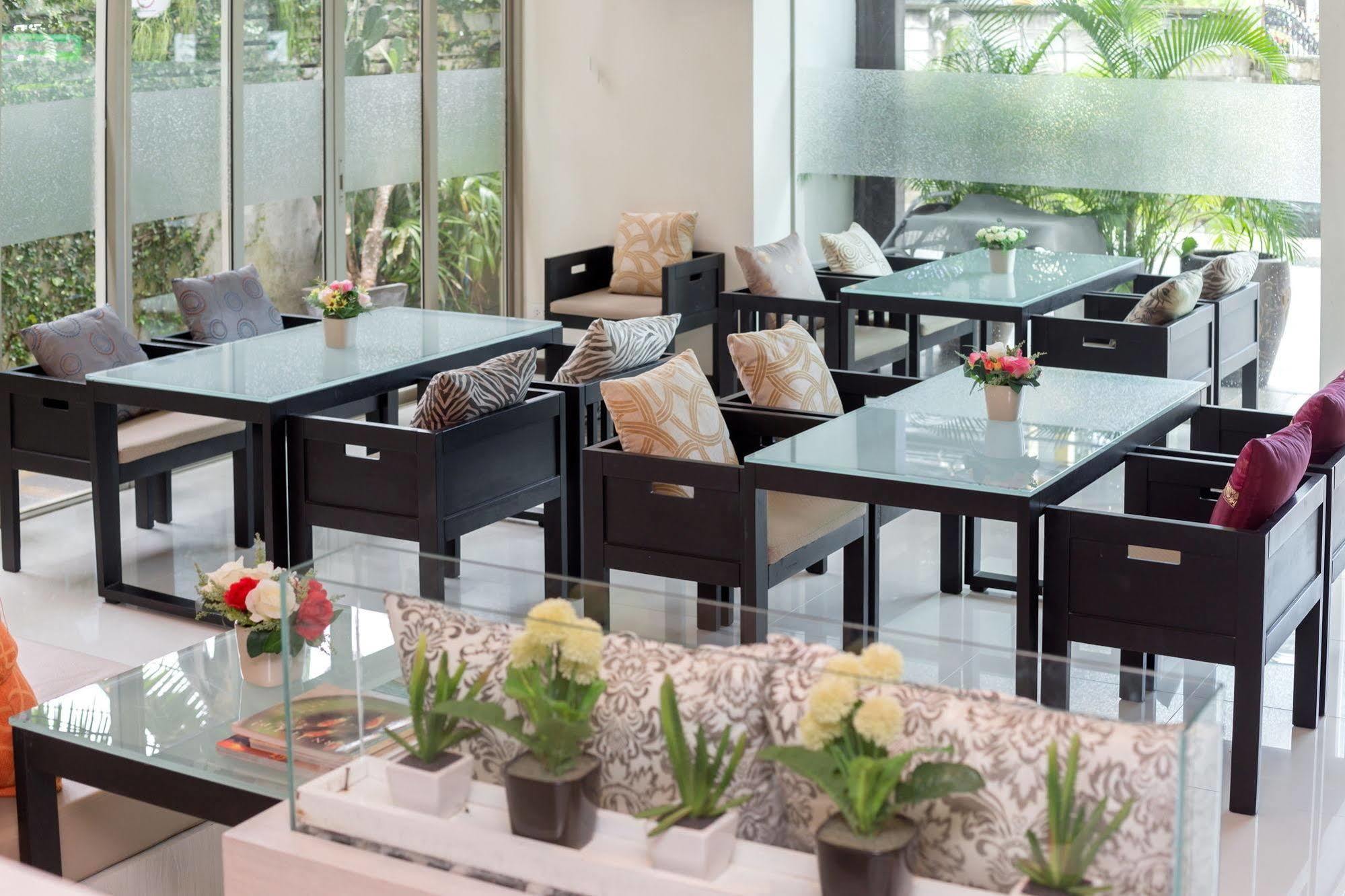 G-1 Apartment Holiday Rental Service *