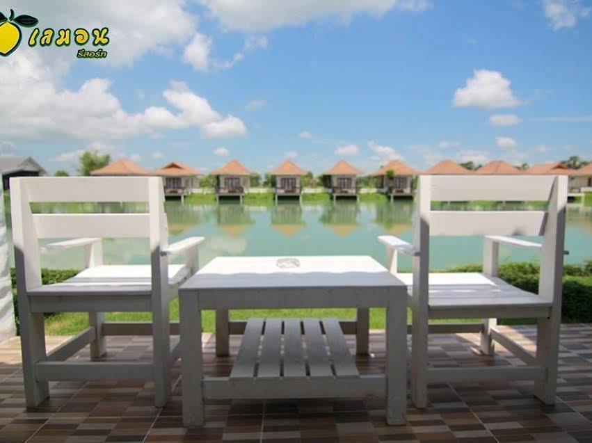 Resort Lemon