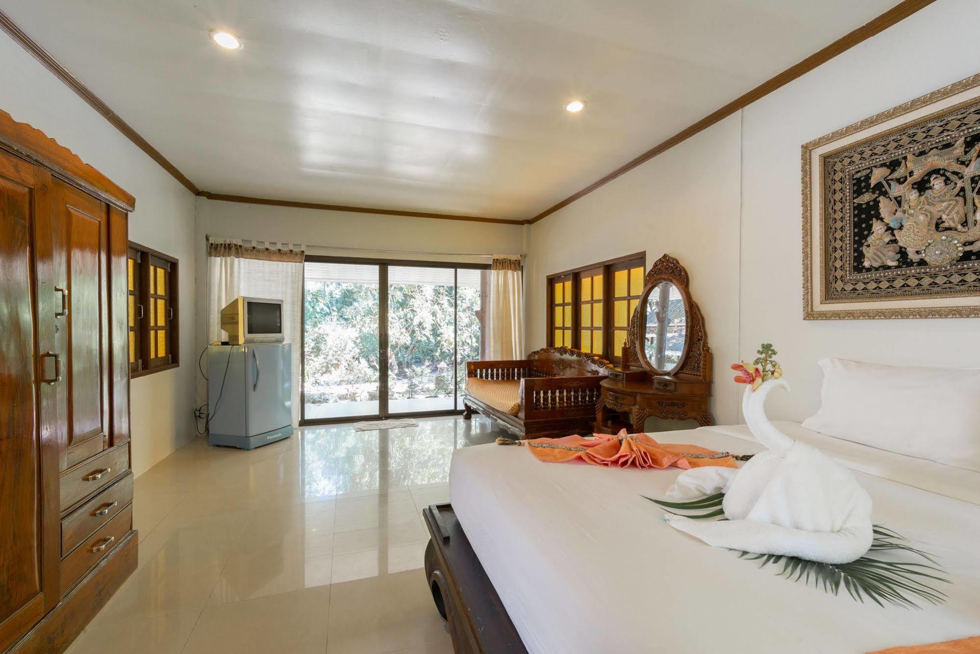 Capital O 834 Iyara & Hotel Koh Chang