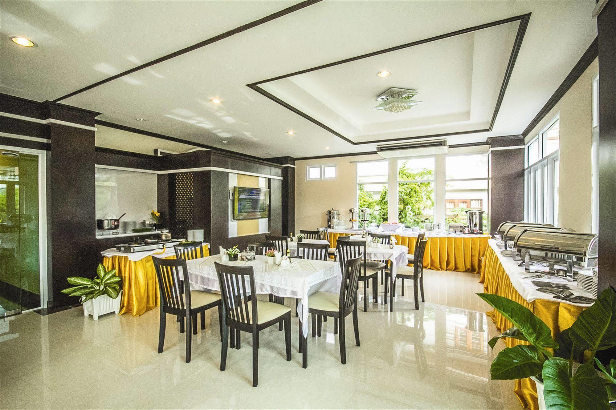 Excella Hotel 3*
