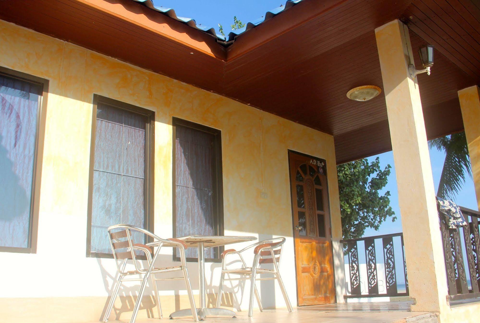 Hotel The Village