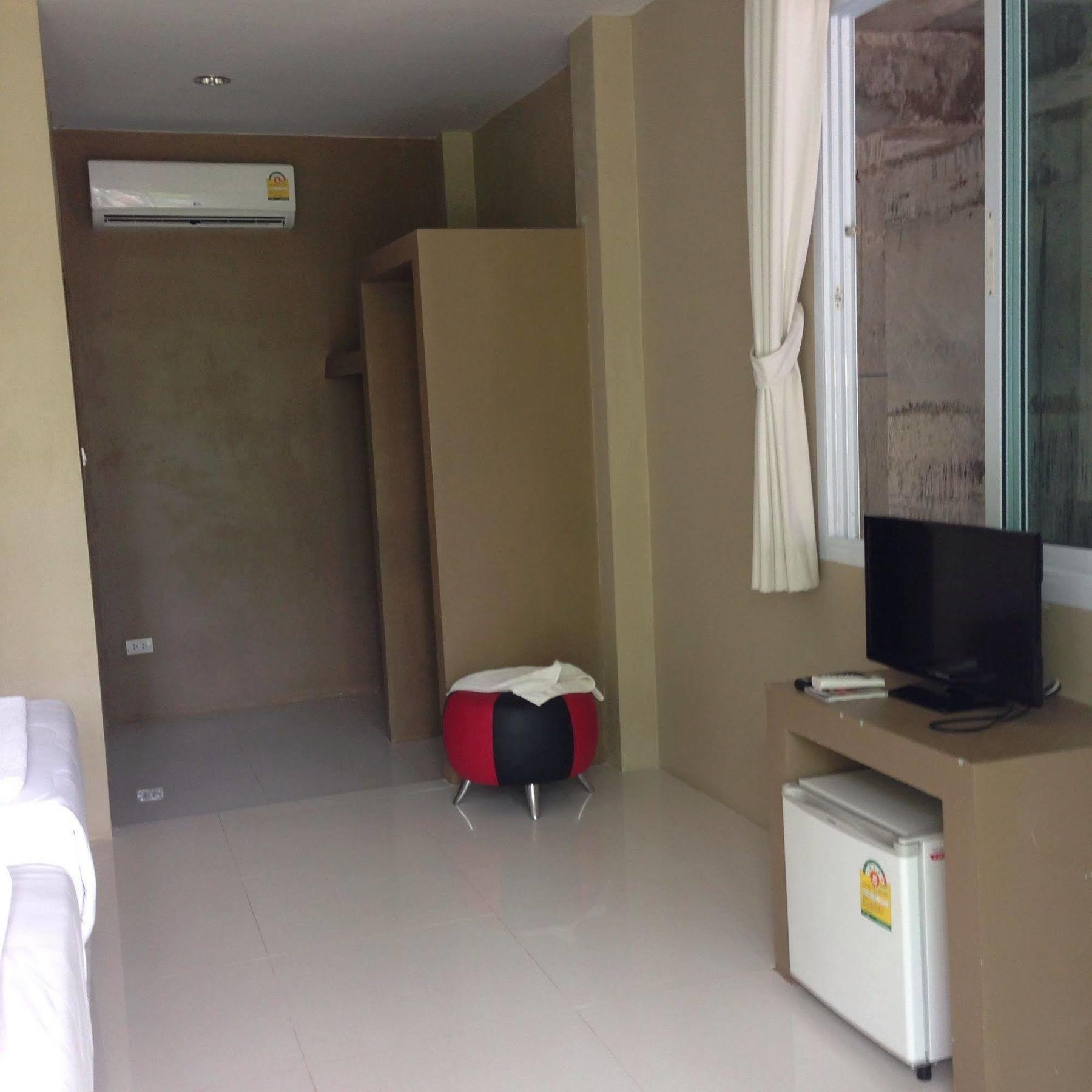 Hut Sun 3*