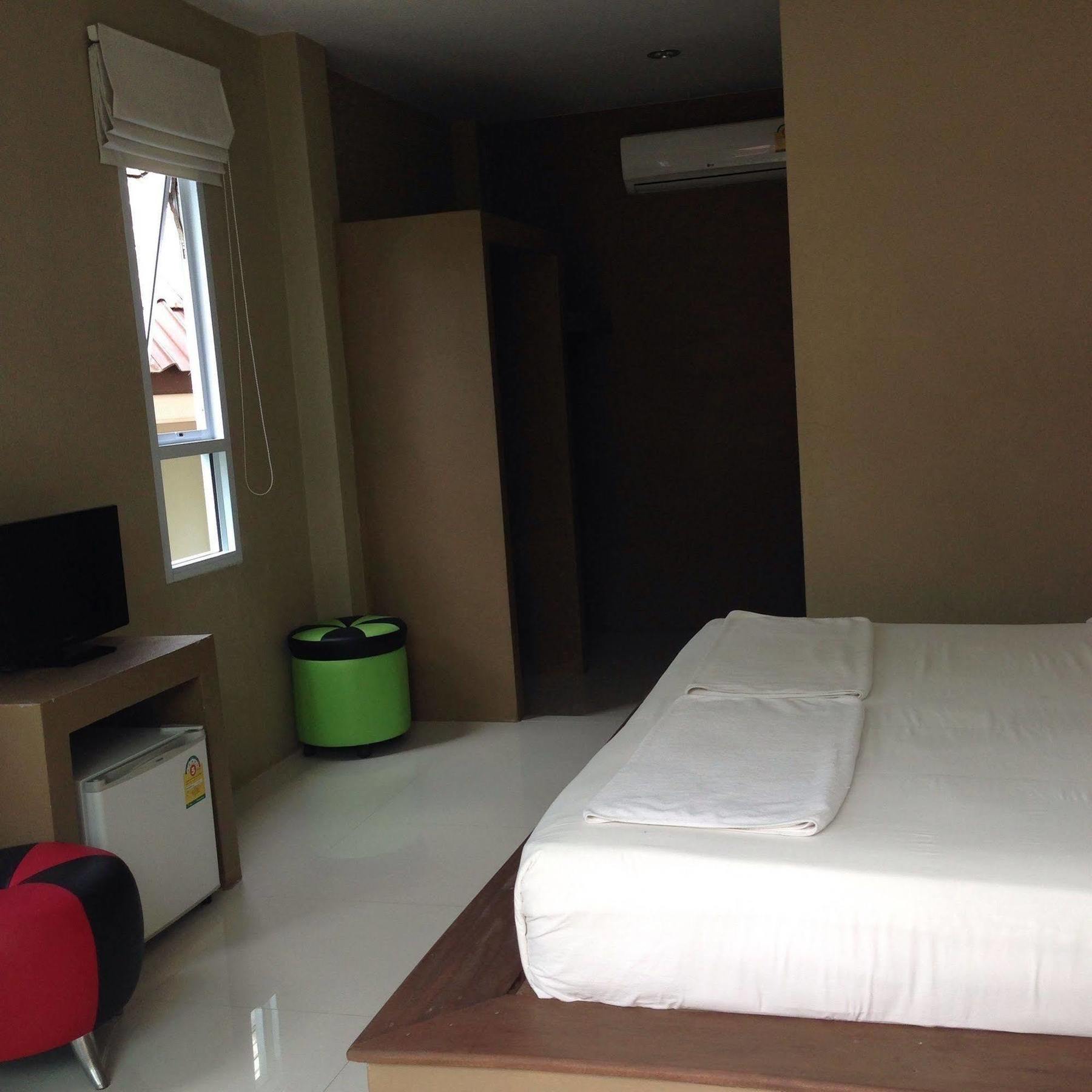 Hut Sun Hotel