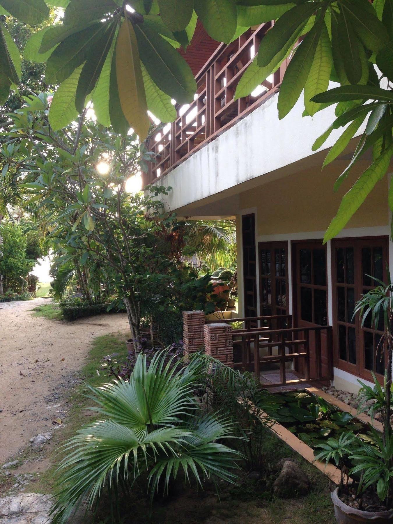 Hut Sun Hotel 3*