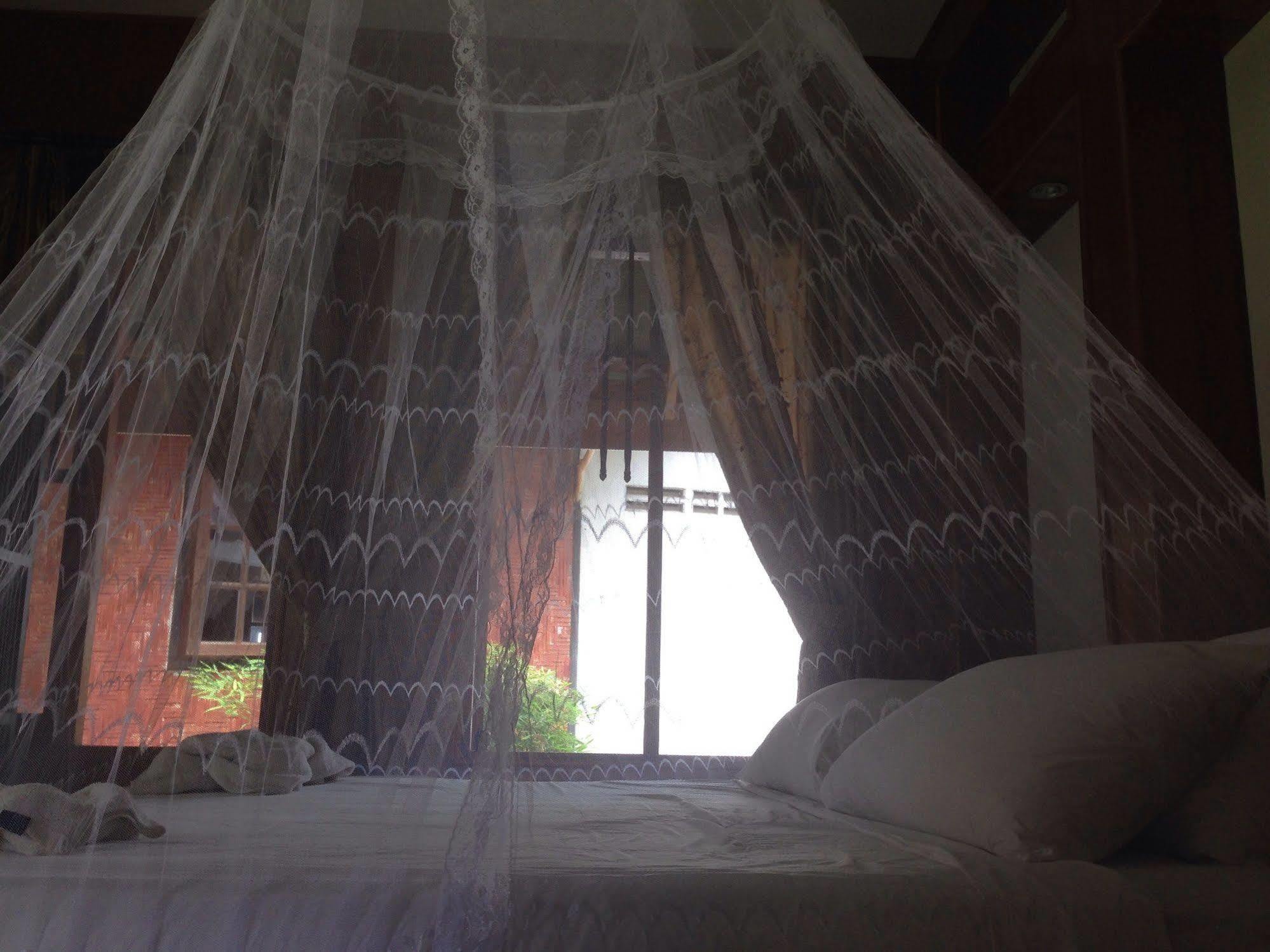 Hotel Hut Sun Haad Son