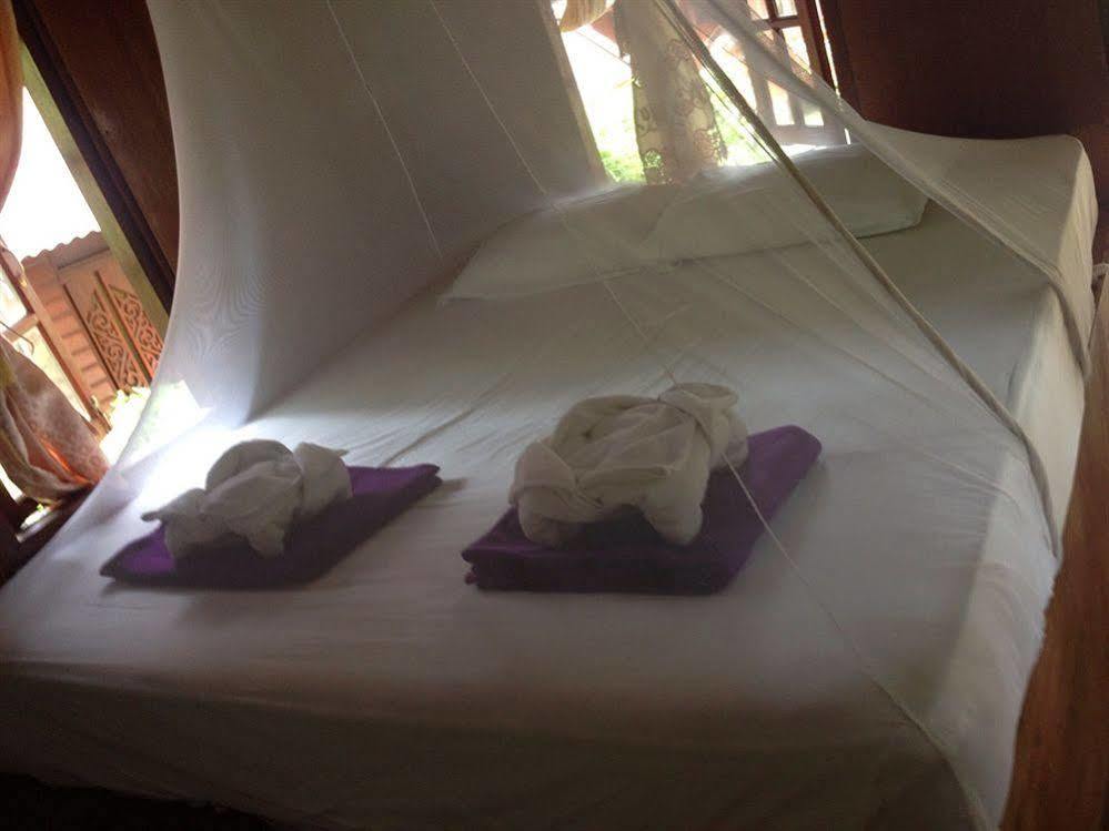 Hut Sun 3*