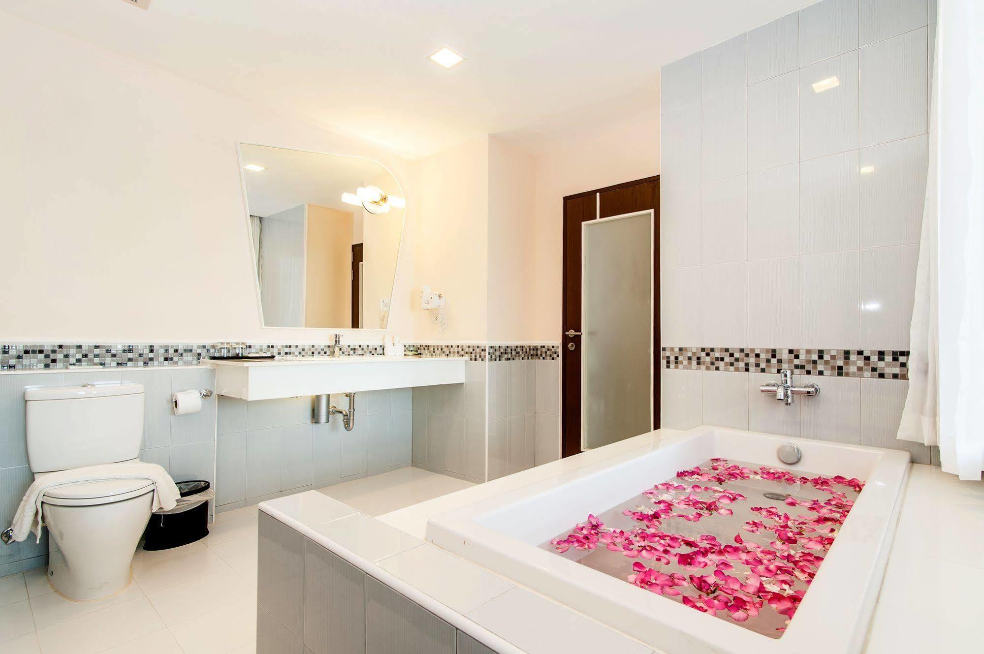 Hotel The Paradiso Jk Design Nakhon Sawan