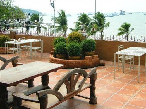 The Red Balcony Inn Pattaya