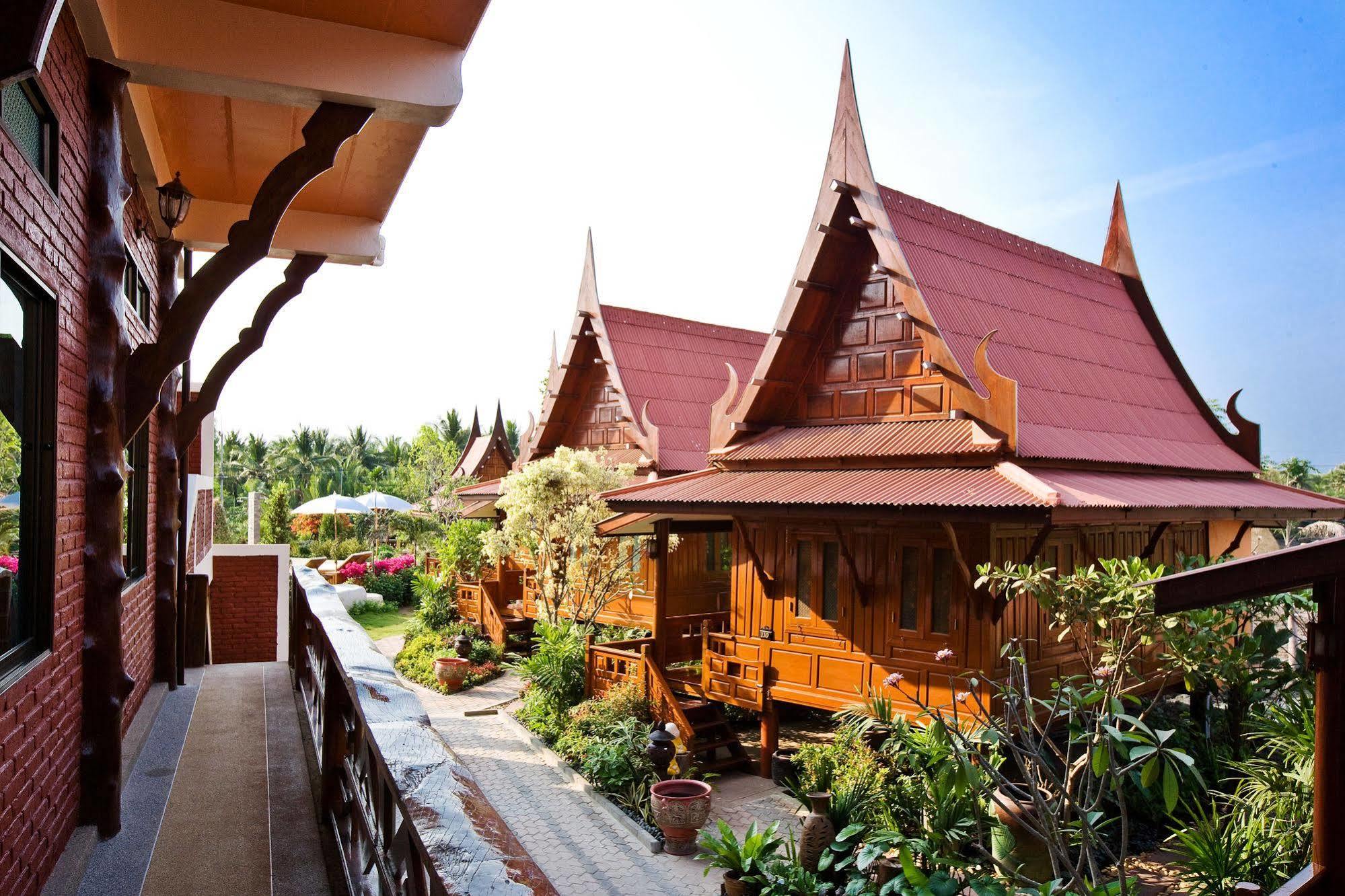 Jaroenrat Resort 3*