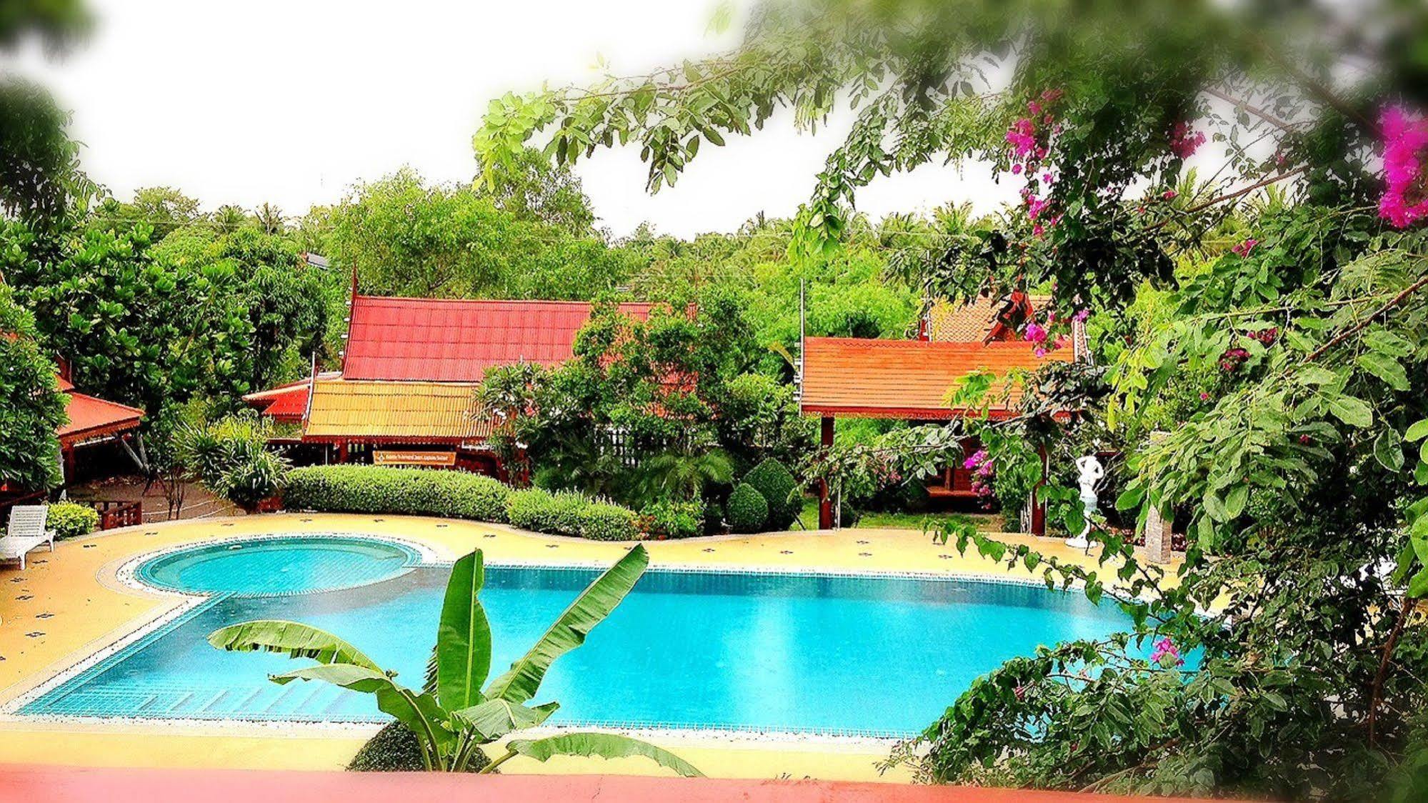 Resort Jaroenrat 3*