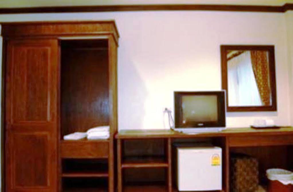 Lek Hotel 2*