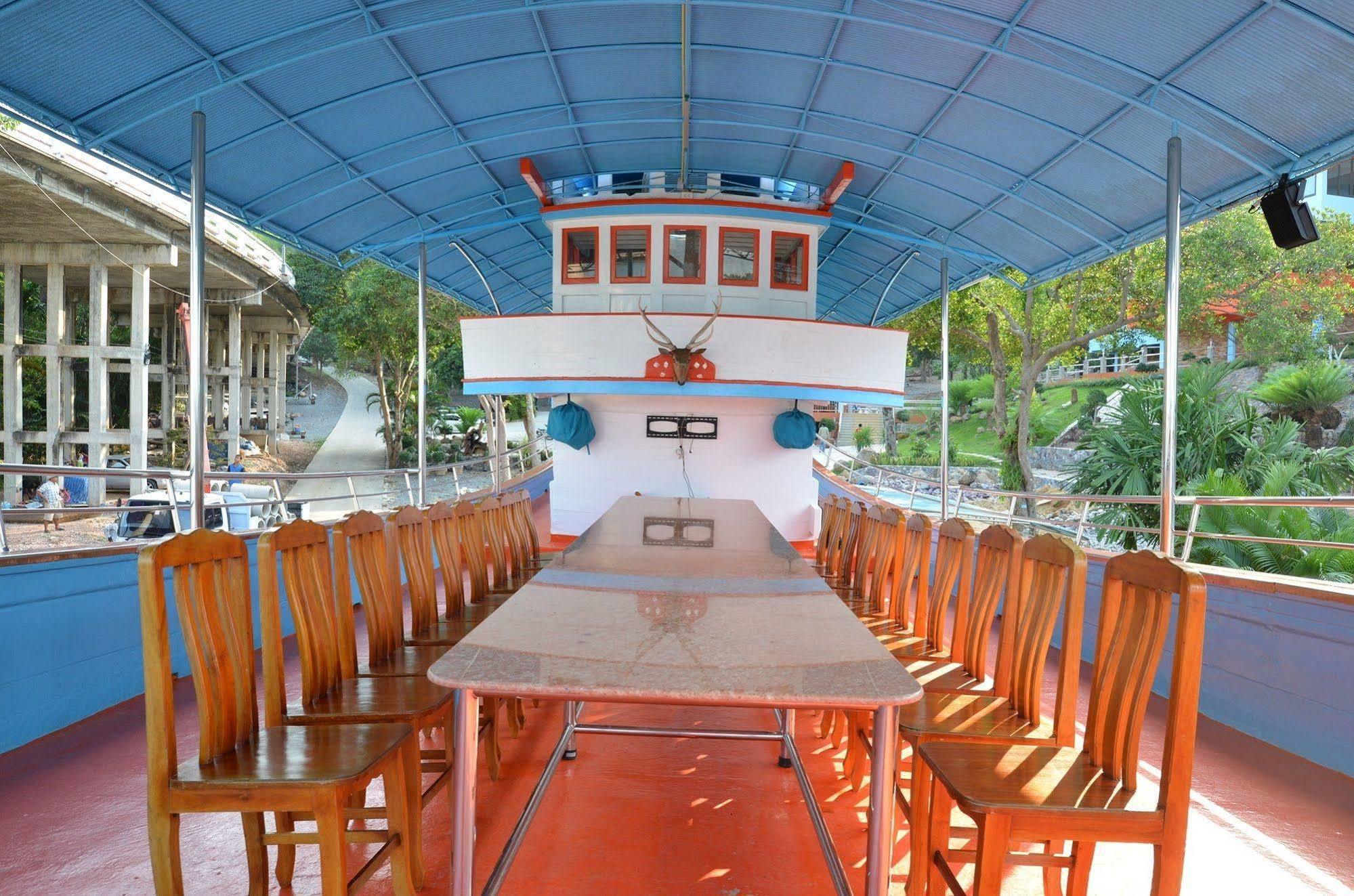 Hotel Baan Rua Tha Mai