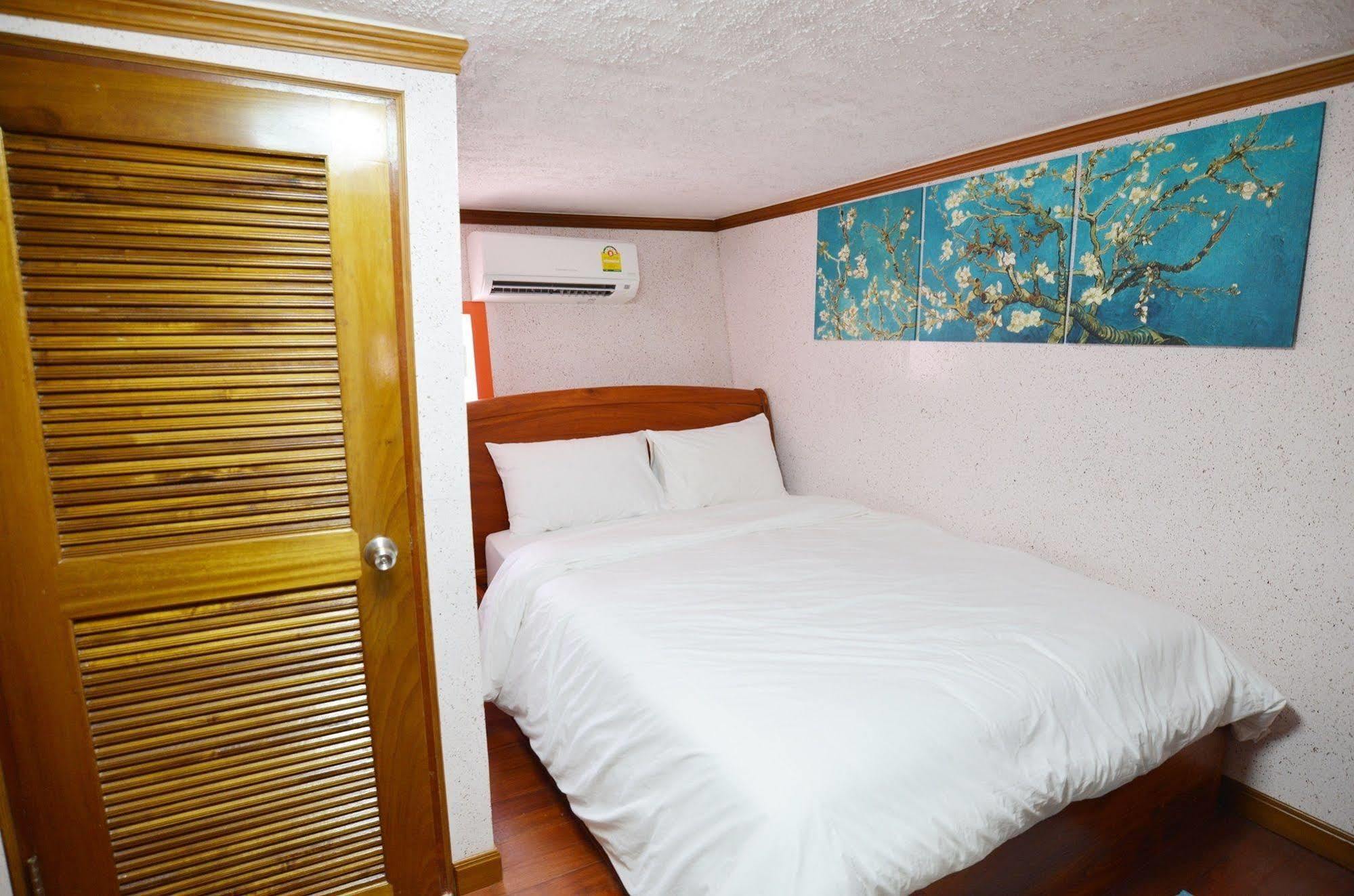 Hotel Baan Rua Tha Mai
