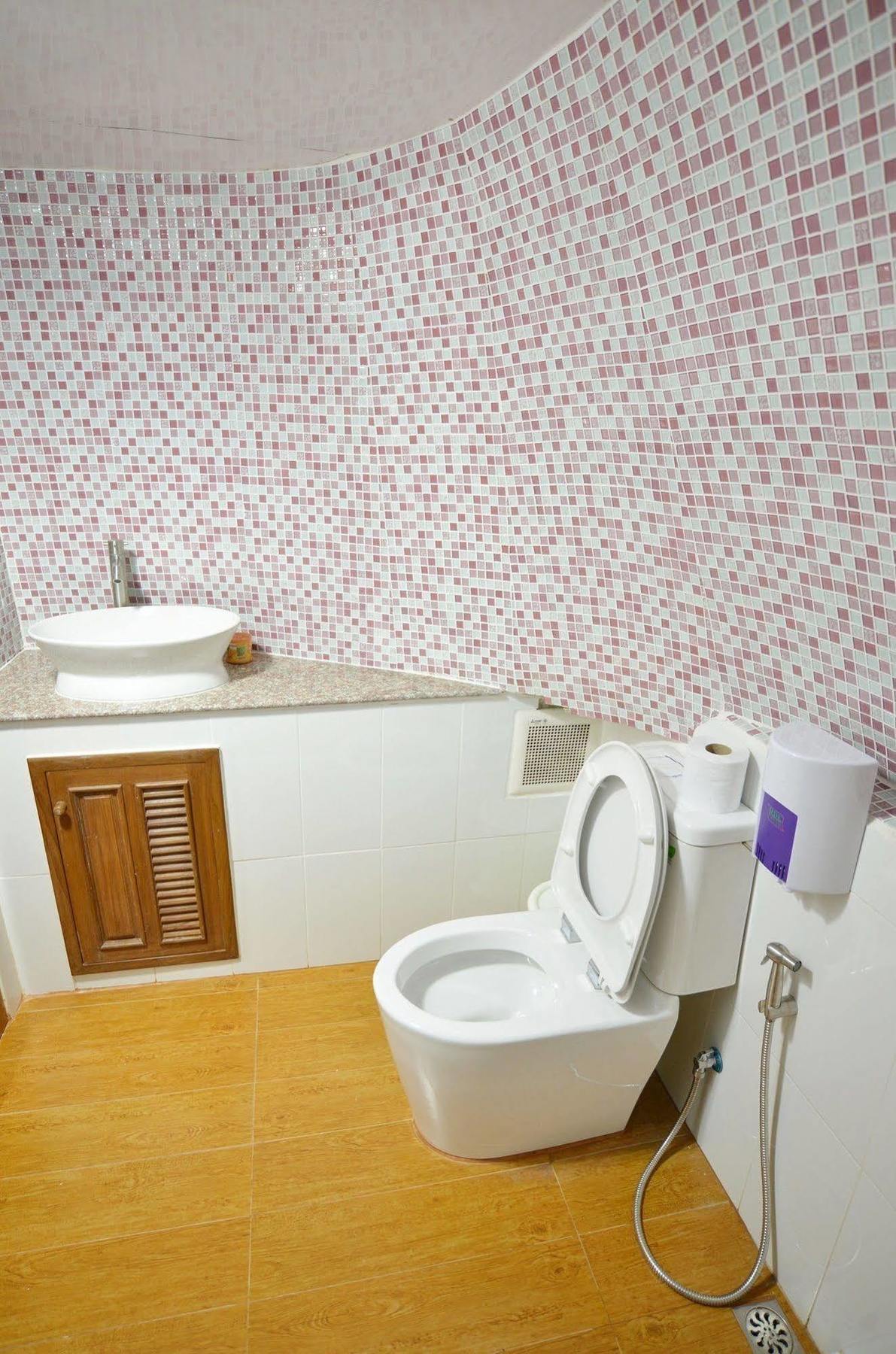 Baan Rua Hotel Tha Mai