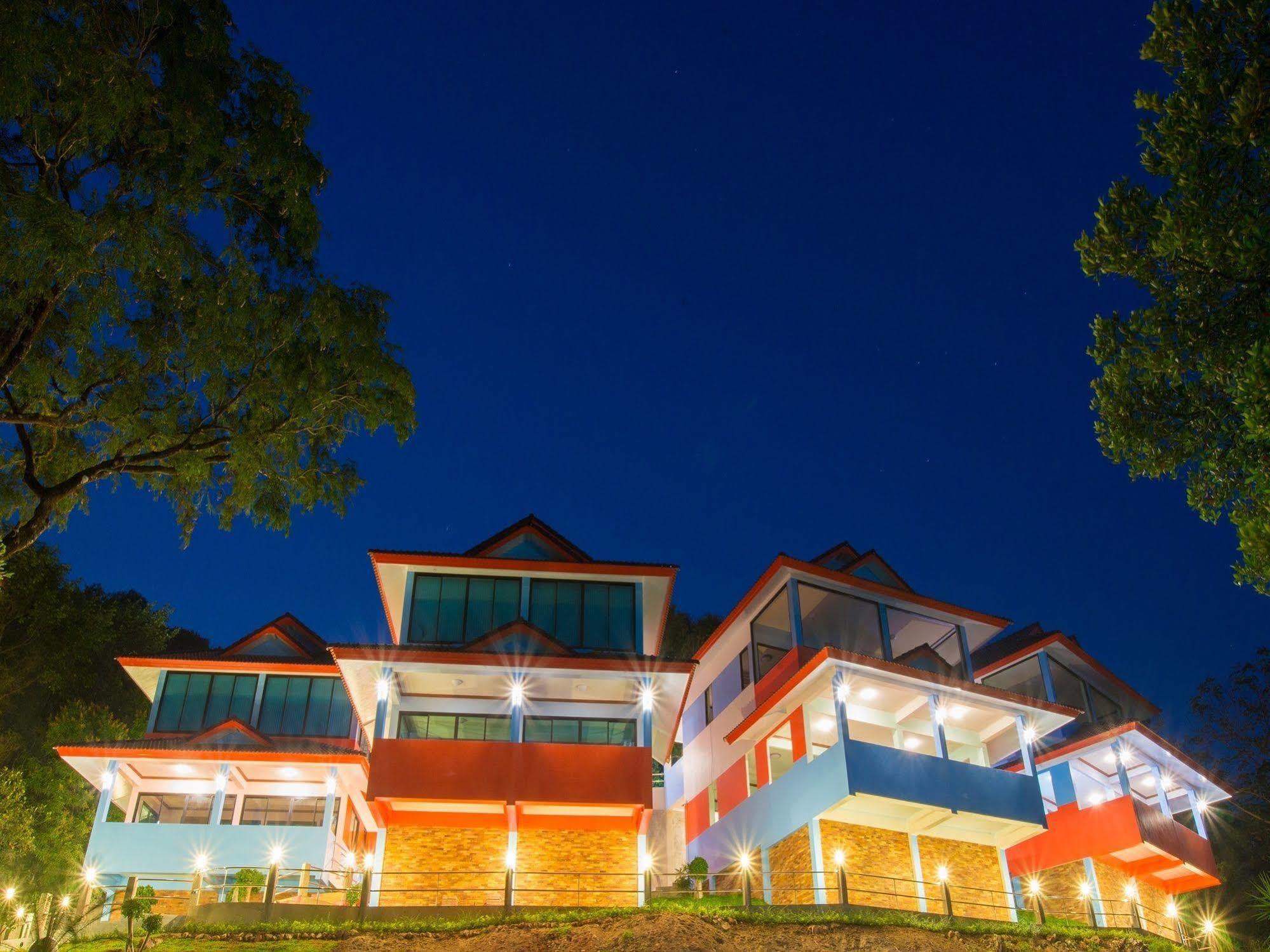 Hotel Baan Rua Tha Mai