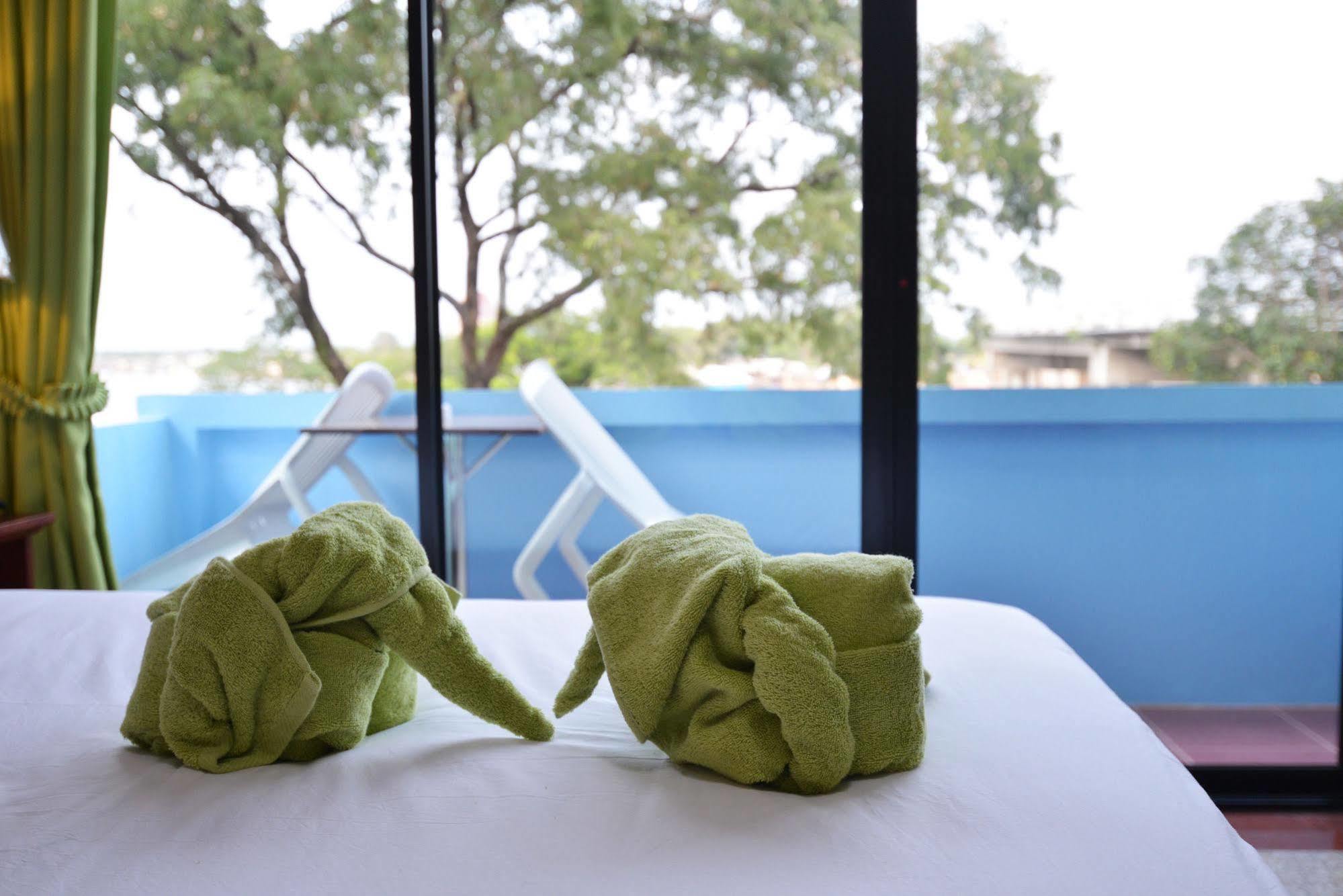 Hotel Baan Rua Tha Mai