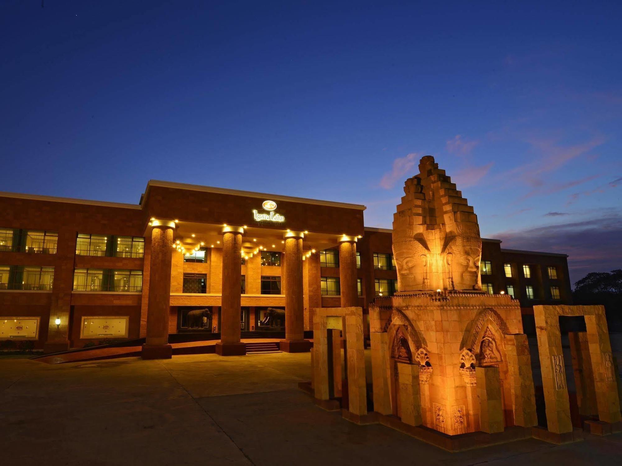 Iyara & Hotel 5*