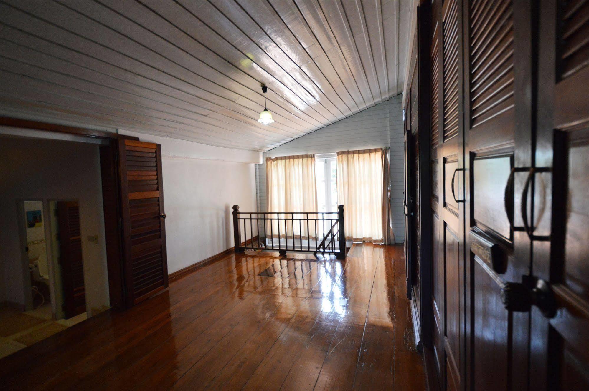 The Legend Maeklong Hotel