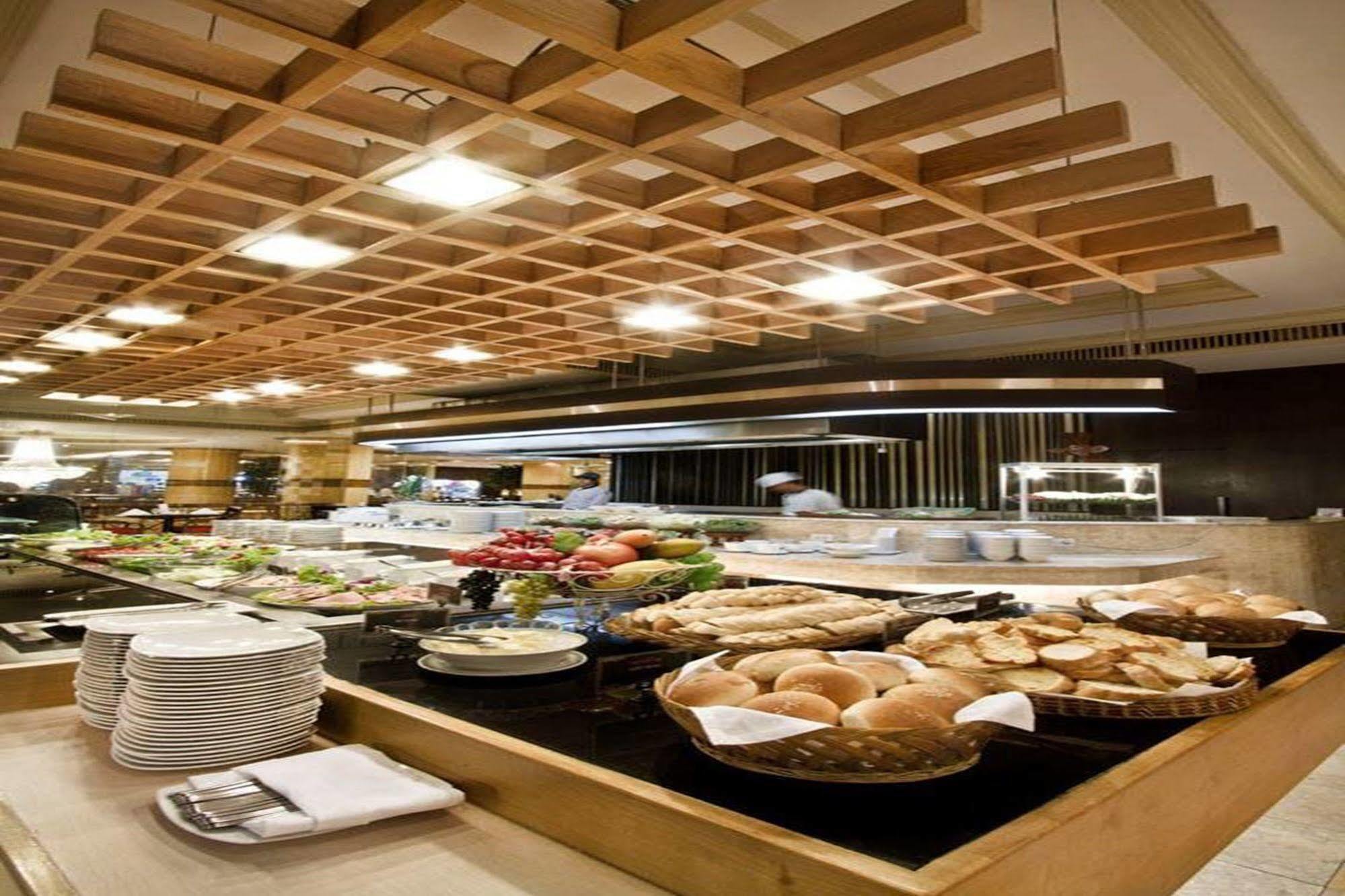 Topland & Convention Centre 4*