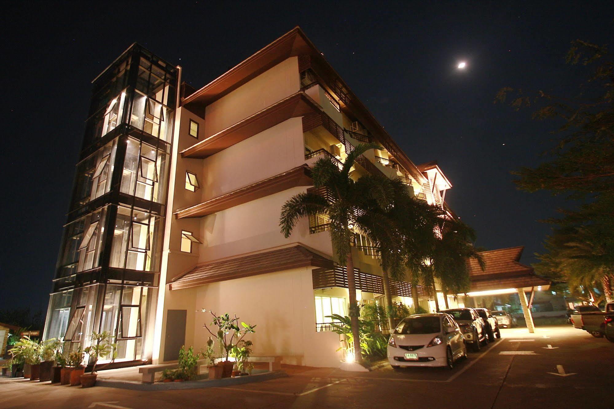 Narakul Hotel 3*