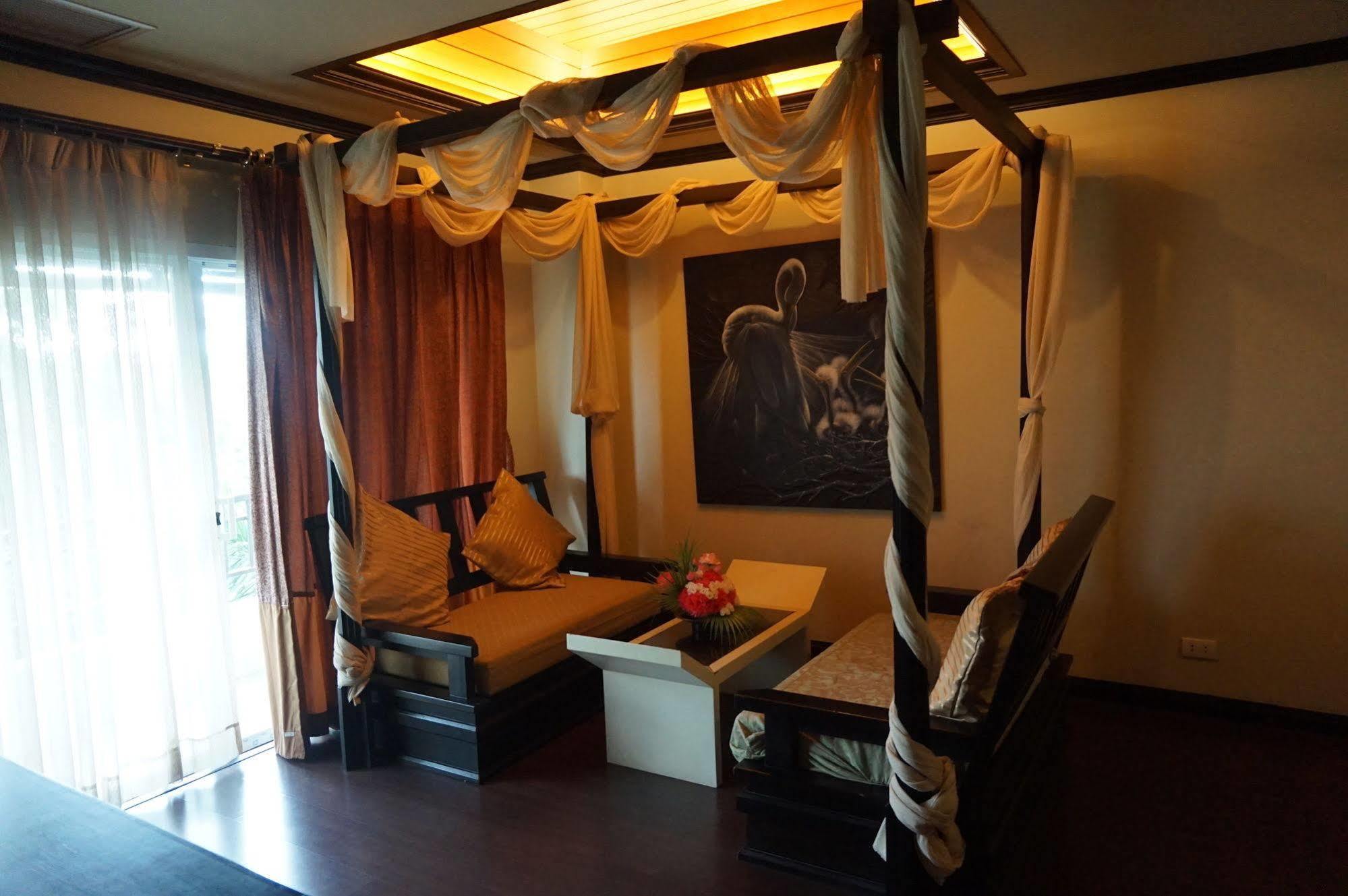 Hotel Narakul 3*
