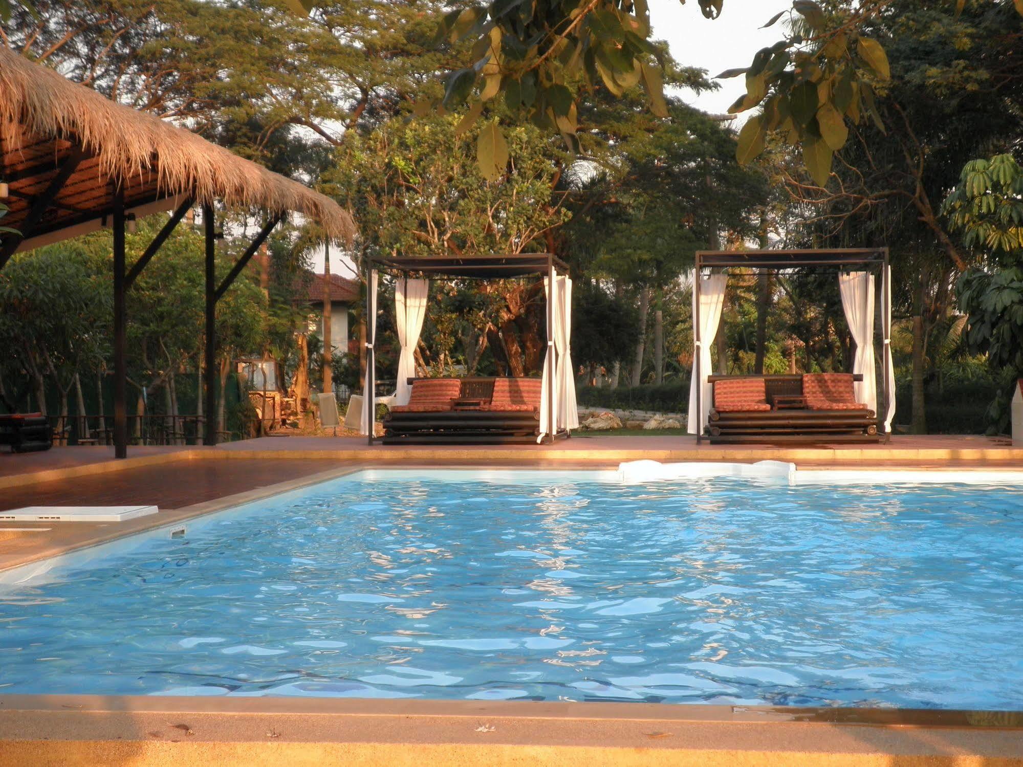 Holiday park Ingnatee Pathum Thani