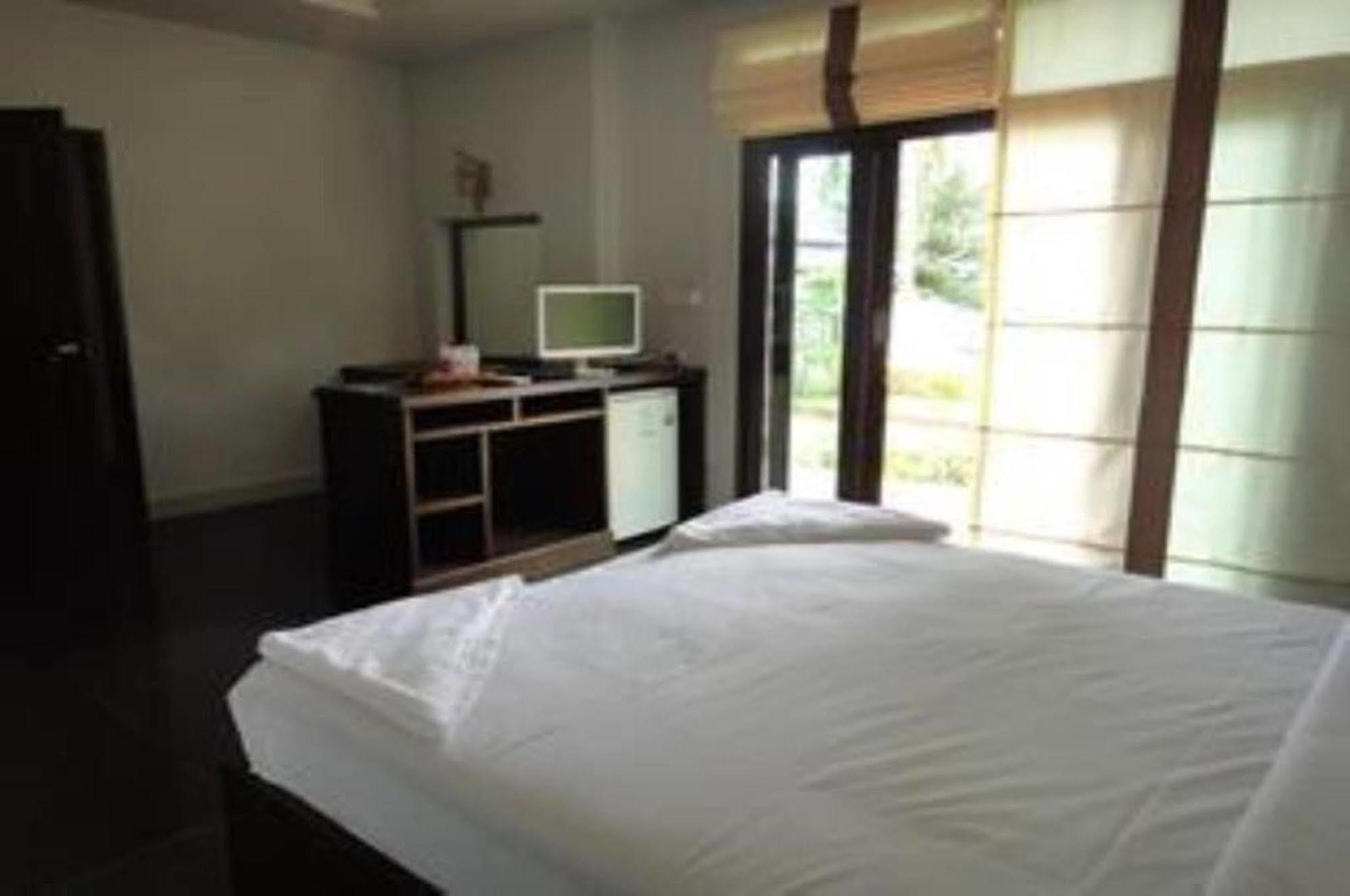 Hotel Sunrise Khanom