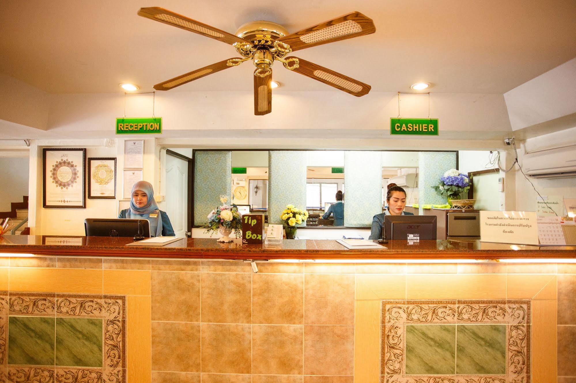 Hotel Regent Ngamwongwan 3*