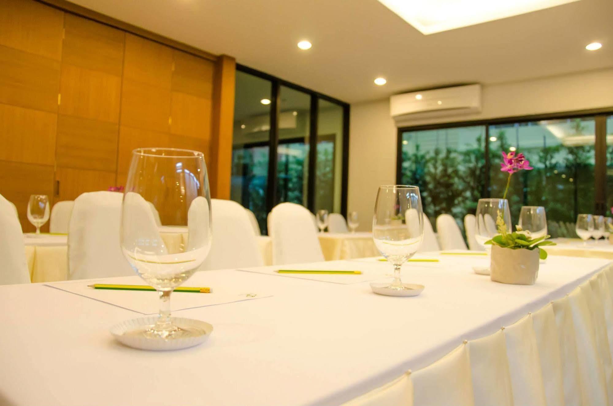 Crystal Jade Hotel