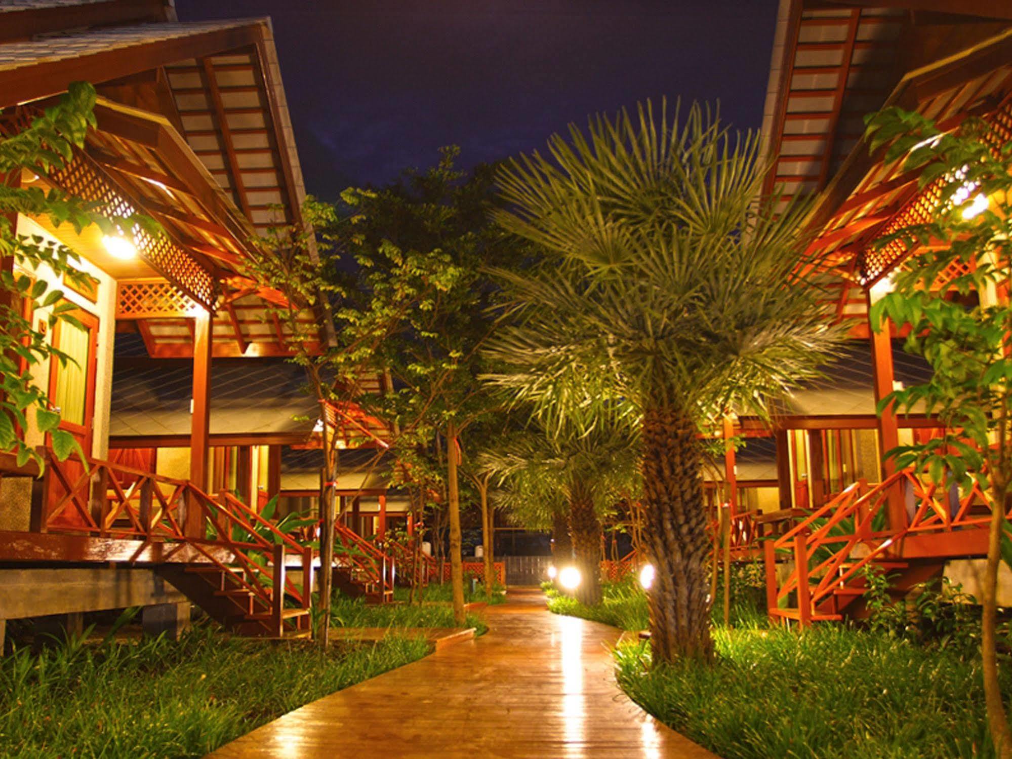 Resort Baan Siriporn - โรงแรมบ้านศิริพร Samut Songkhram