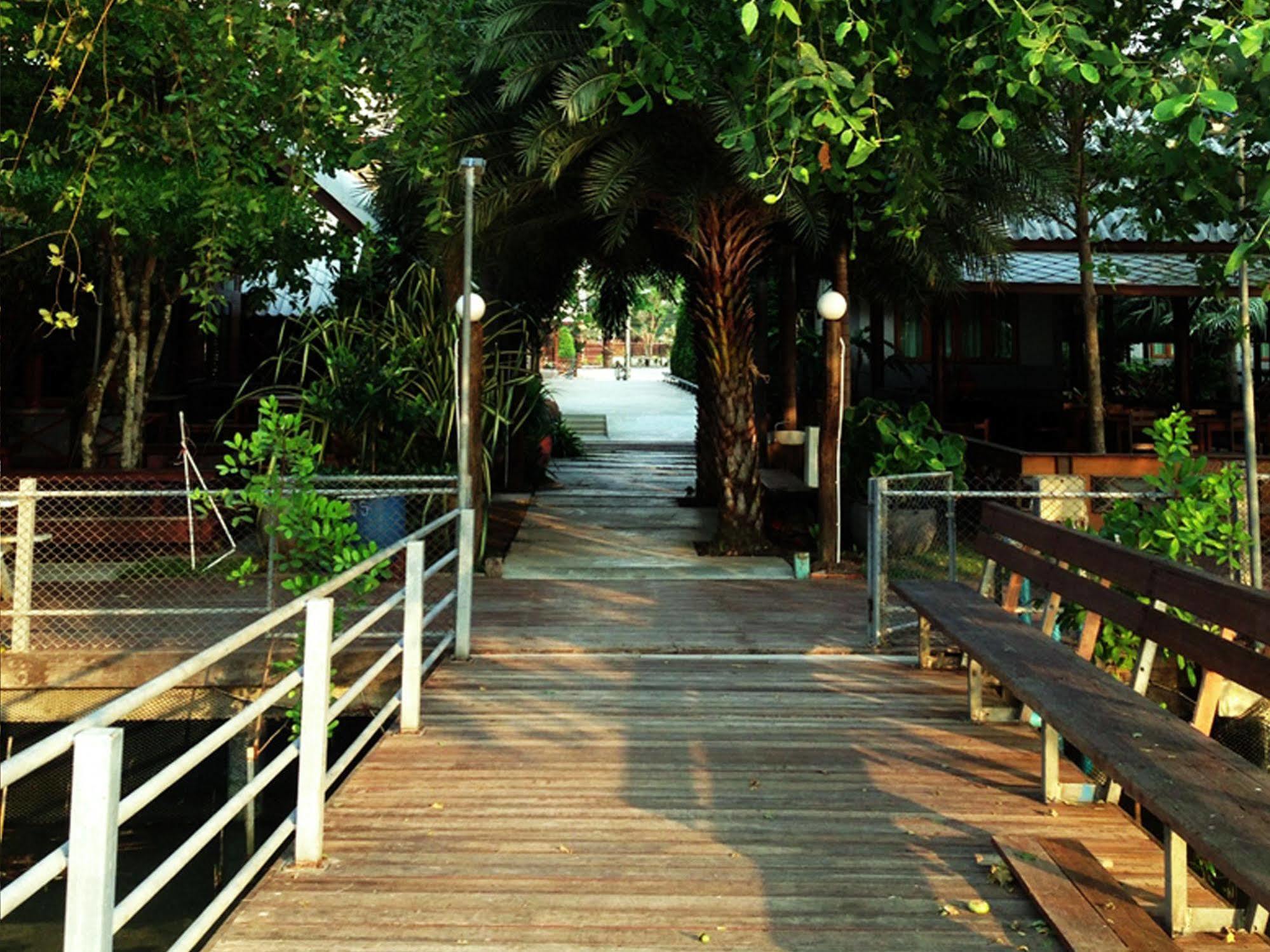 Resort Baan Siriporn - โรงแรมบ้านศิริพร Samut Songkhram