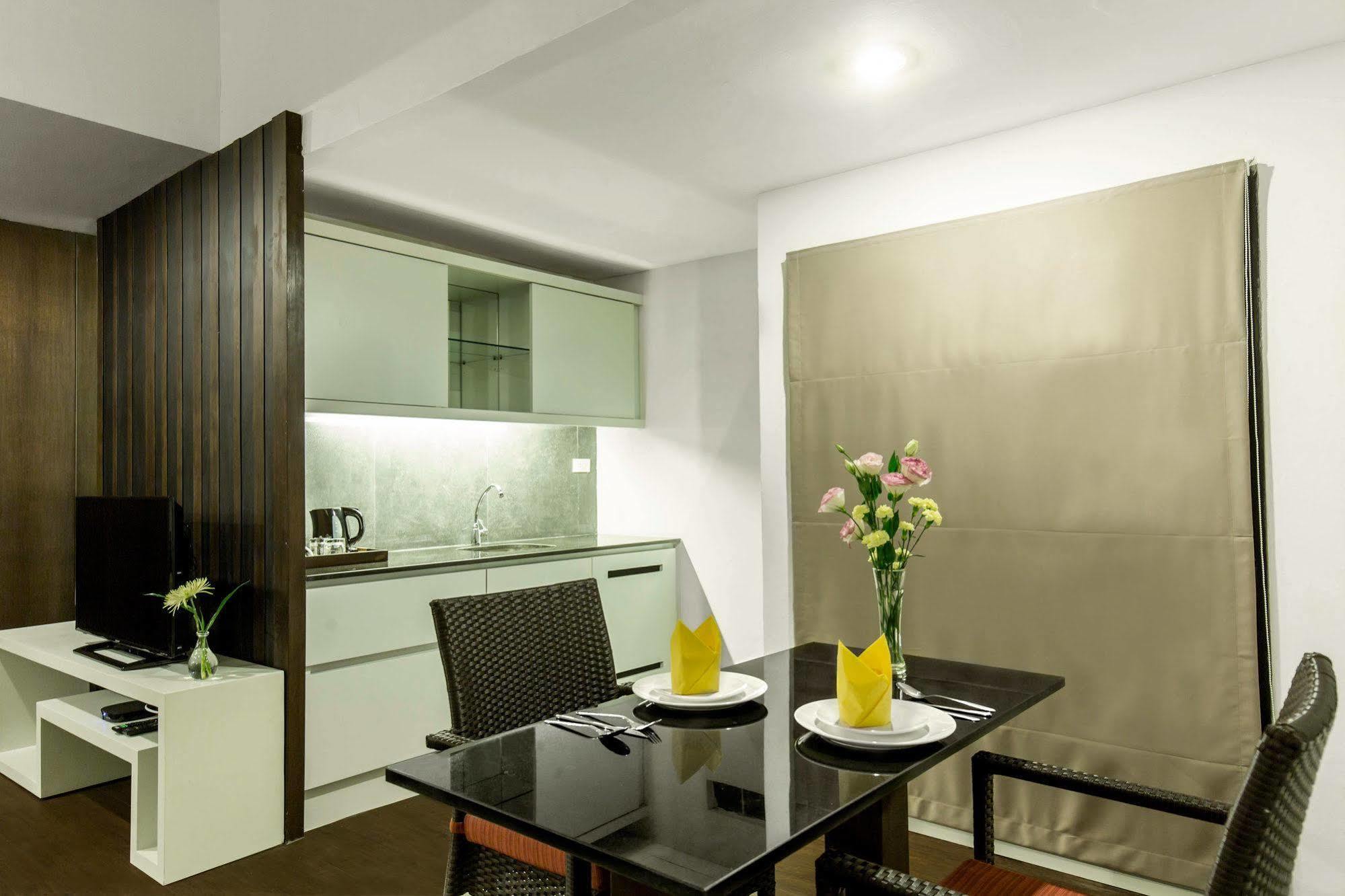 Park Srinakarin Hotel, Hotel