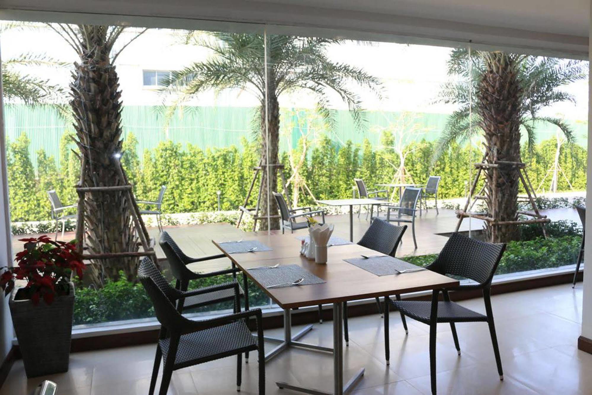 Park Srinakarin Hotel, 3* Bangkok