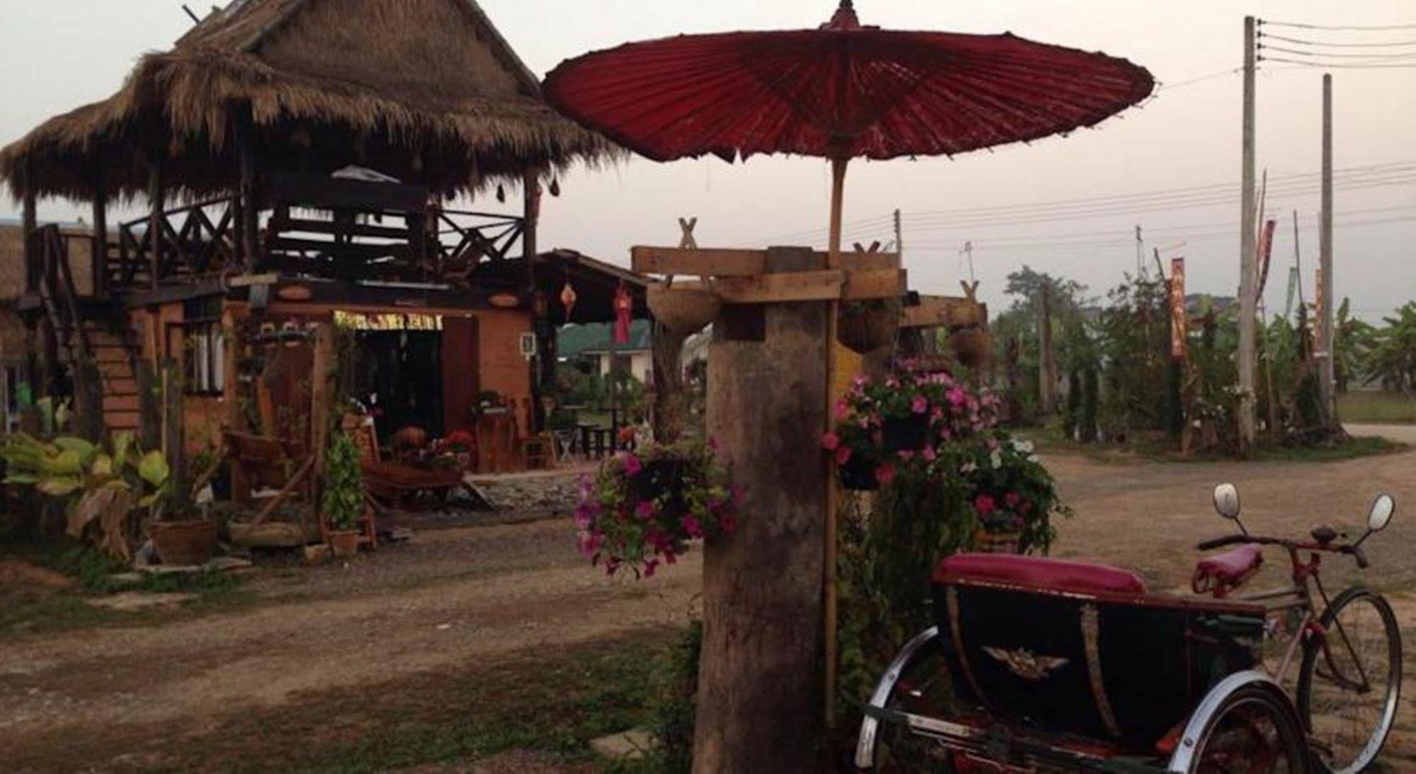 Resort Heun Baan Rong Khun Chiang Rai