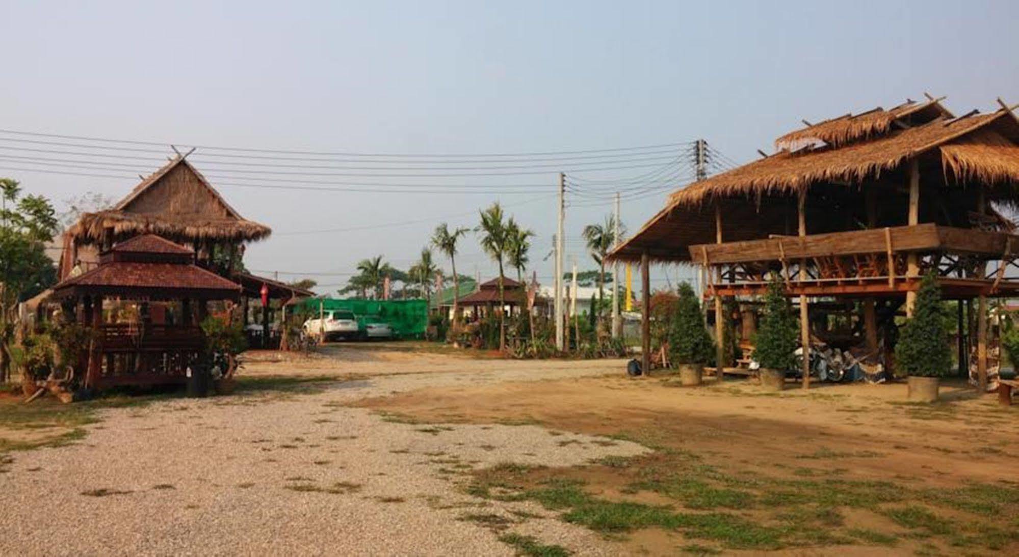 Heun Baan Rong Khun Chiang Rai