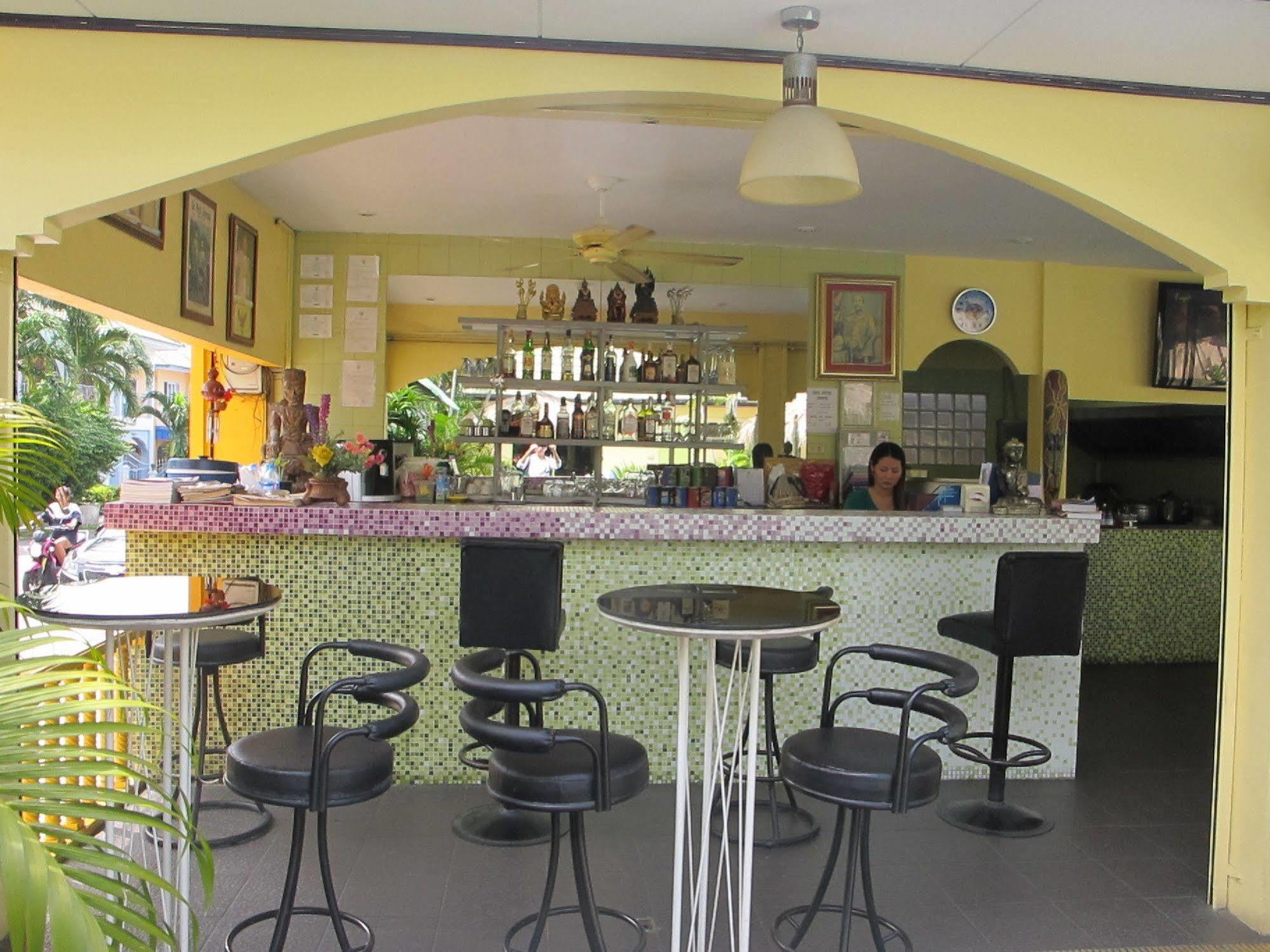 Dao - Dao Cafe Hostel Bang Lamung
