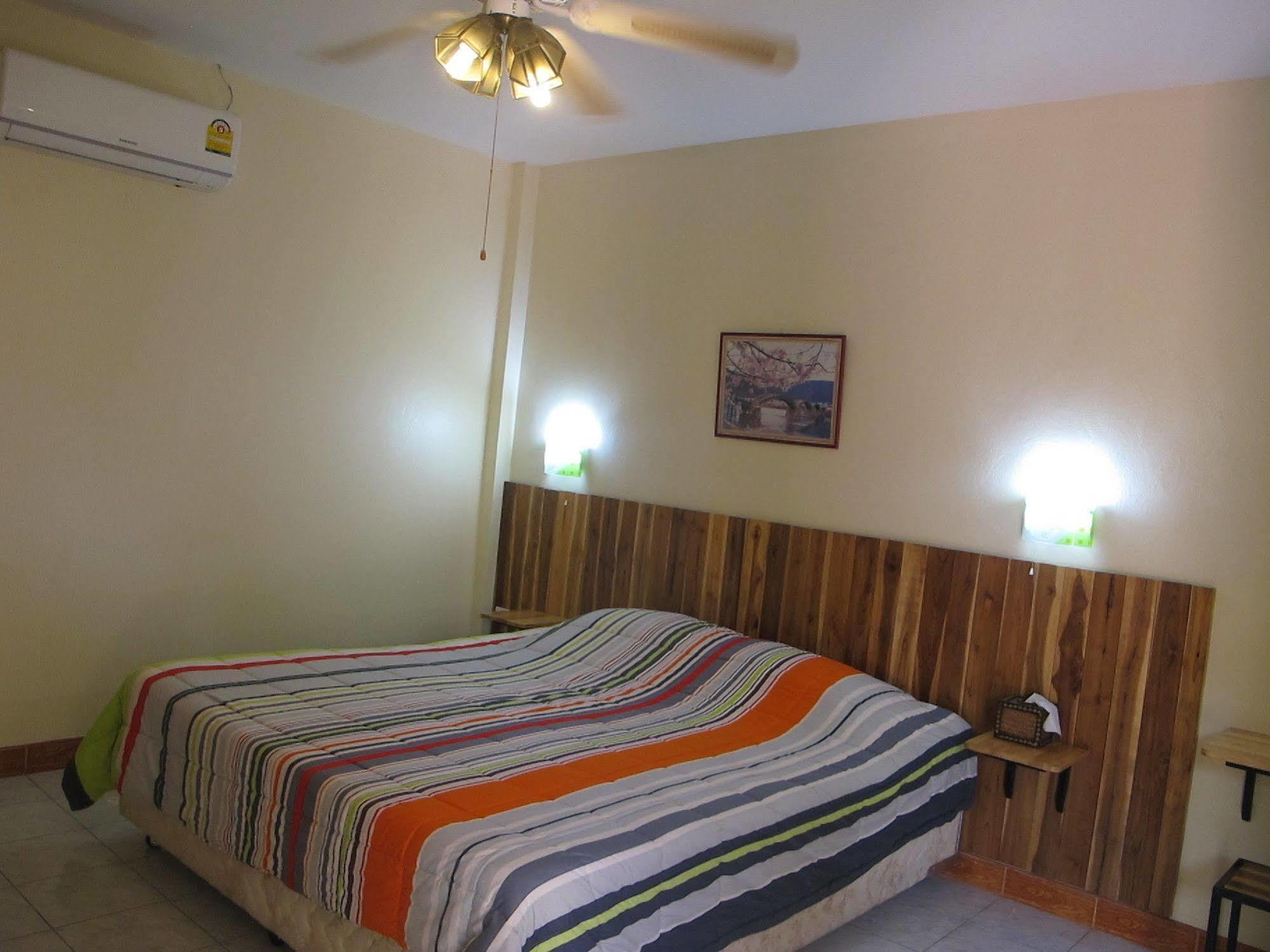 Dao - Dao Cafe Hostel Bang Lamung