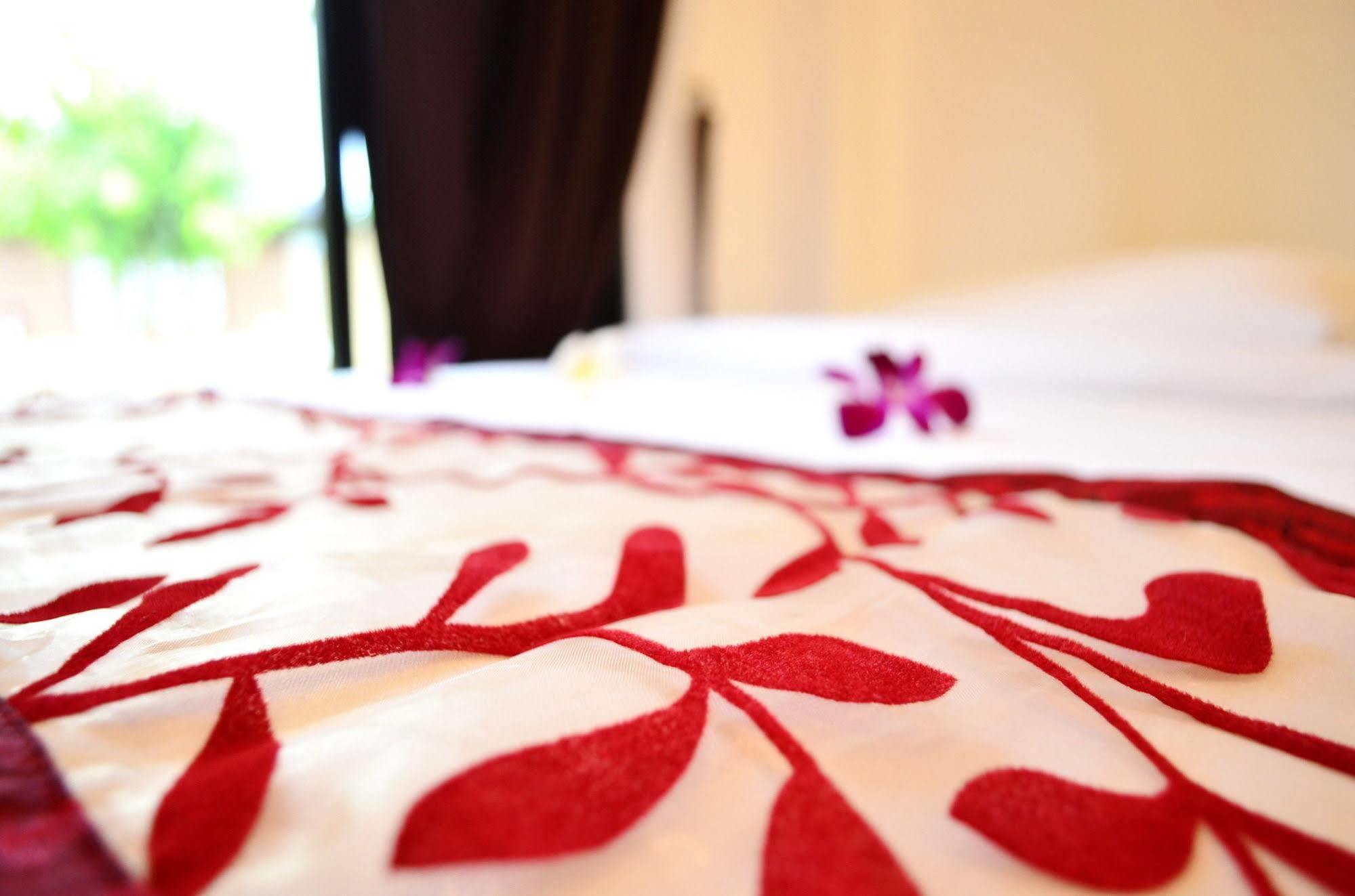 Phuket Siray Hut 2*