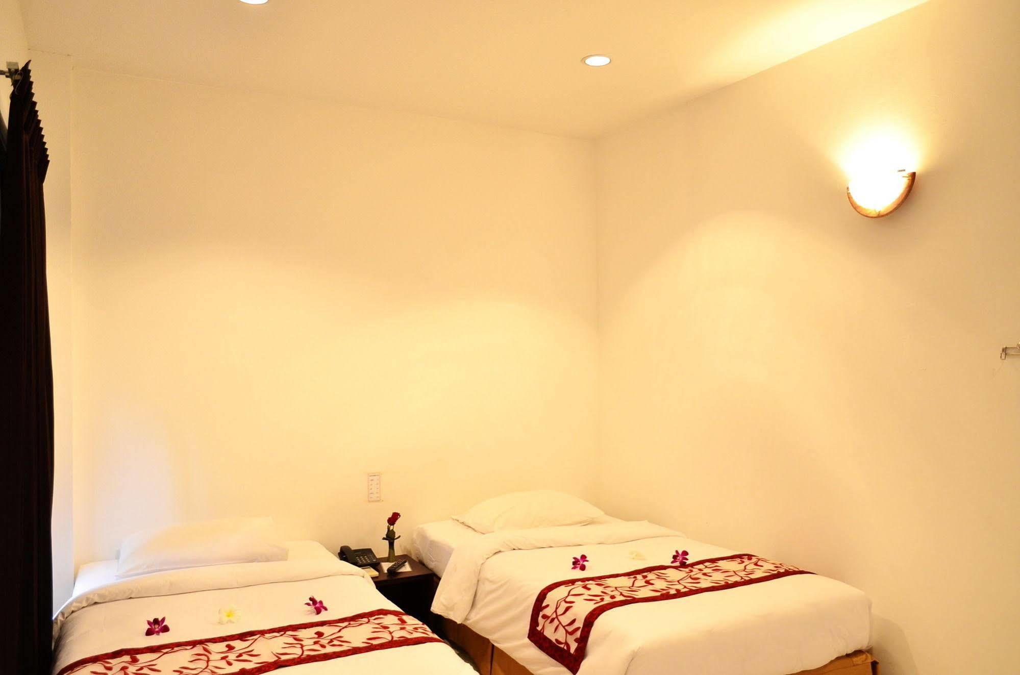 Resort Phuket Siray Hut 2*