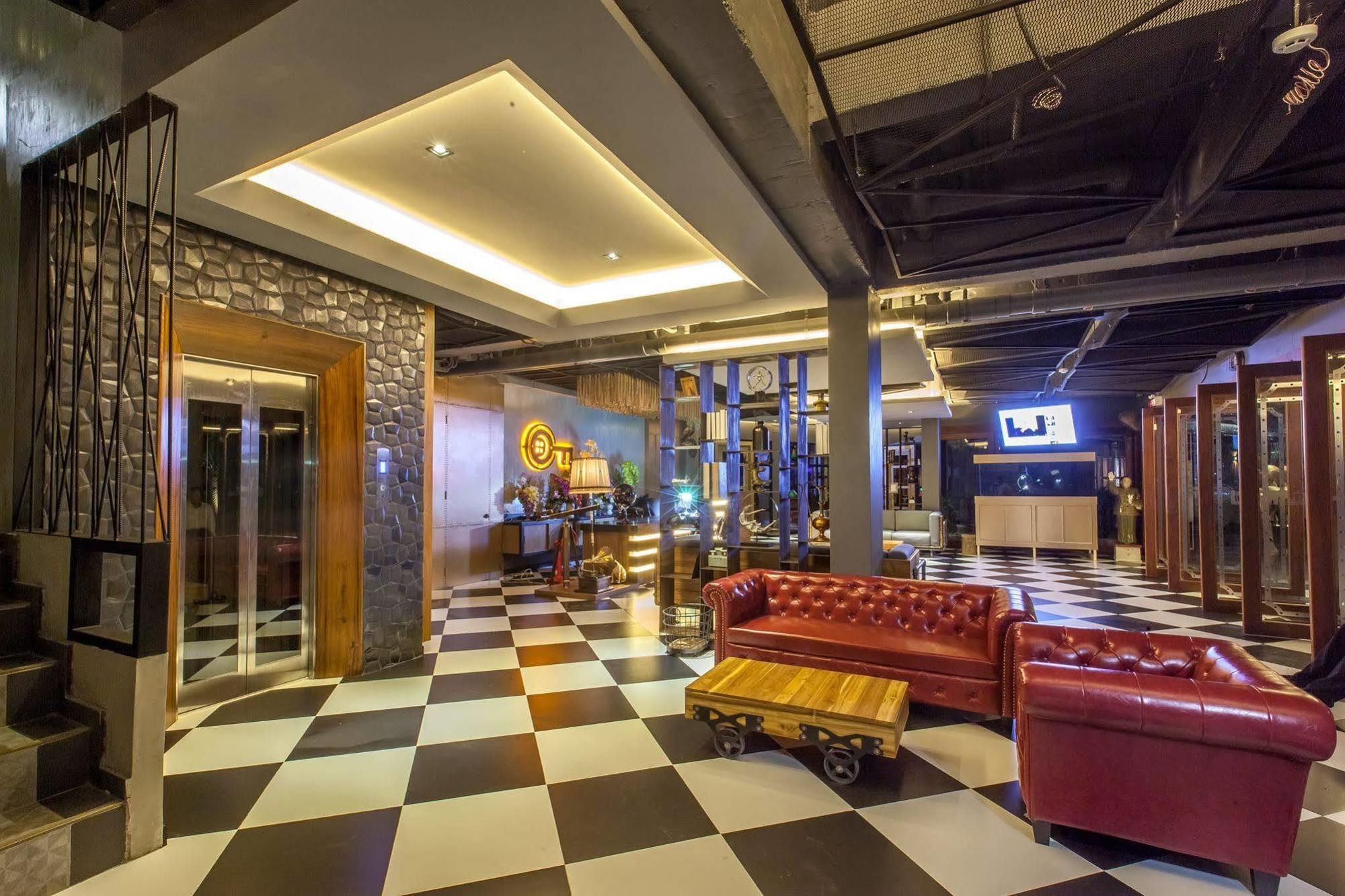 Loft Mania Boutique Hotel 4*