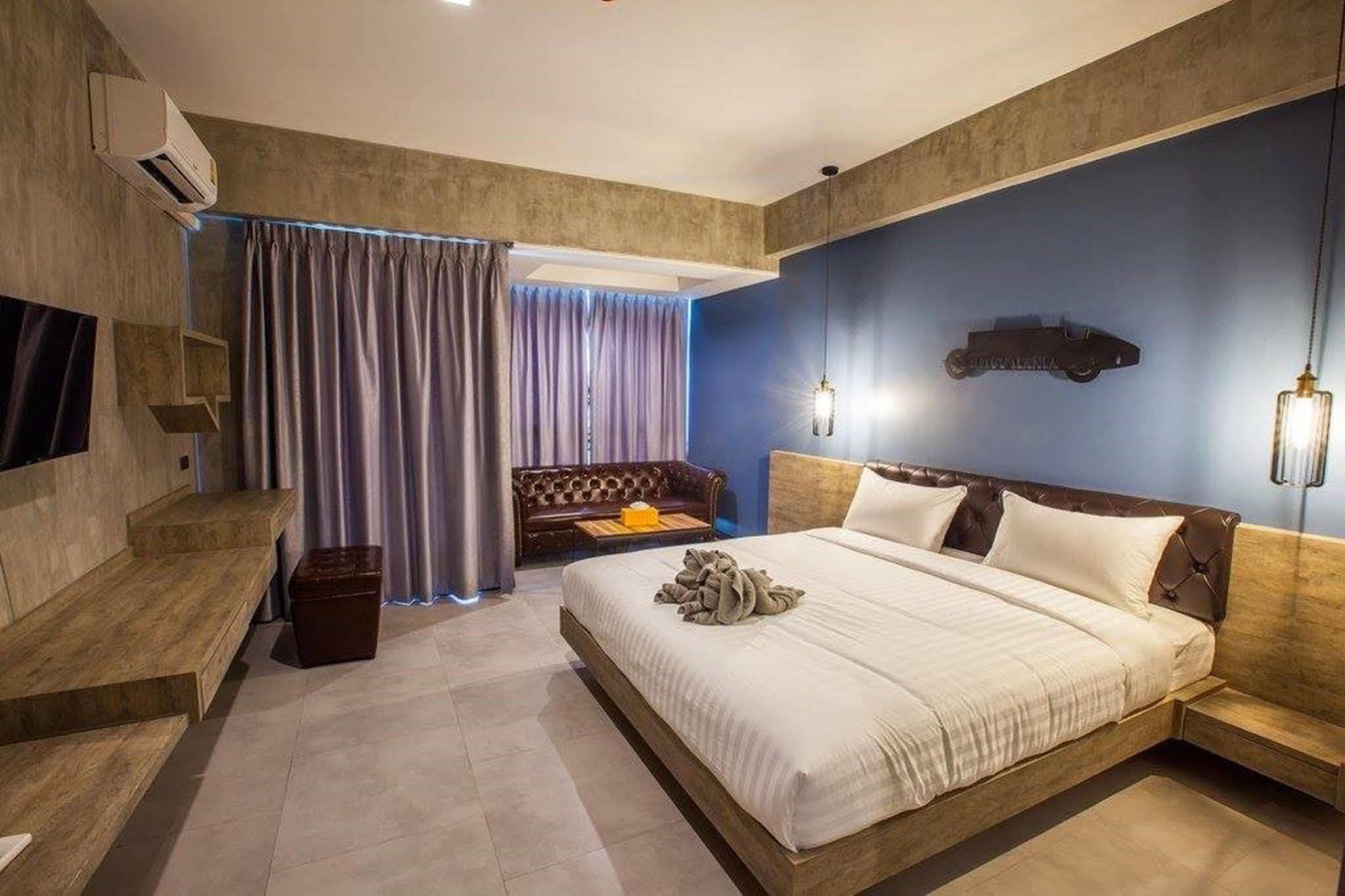 Loft Mania Boutique Hotel 4*