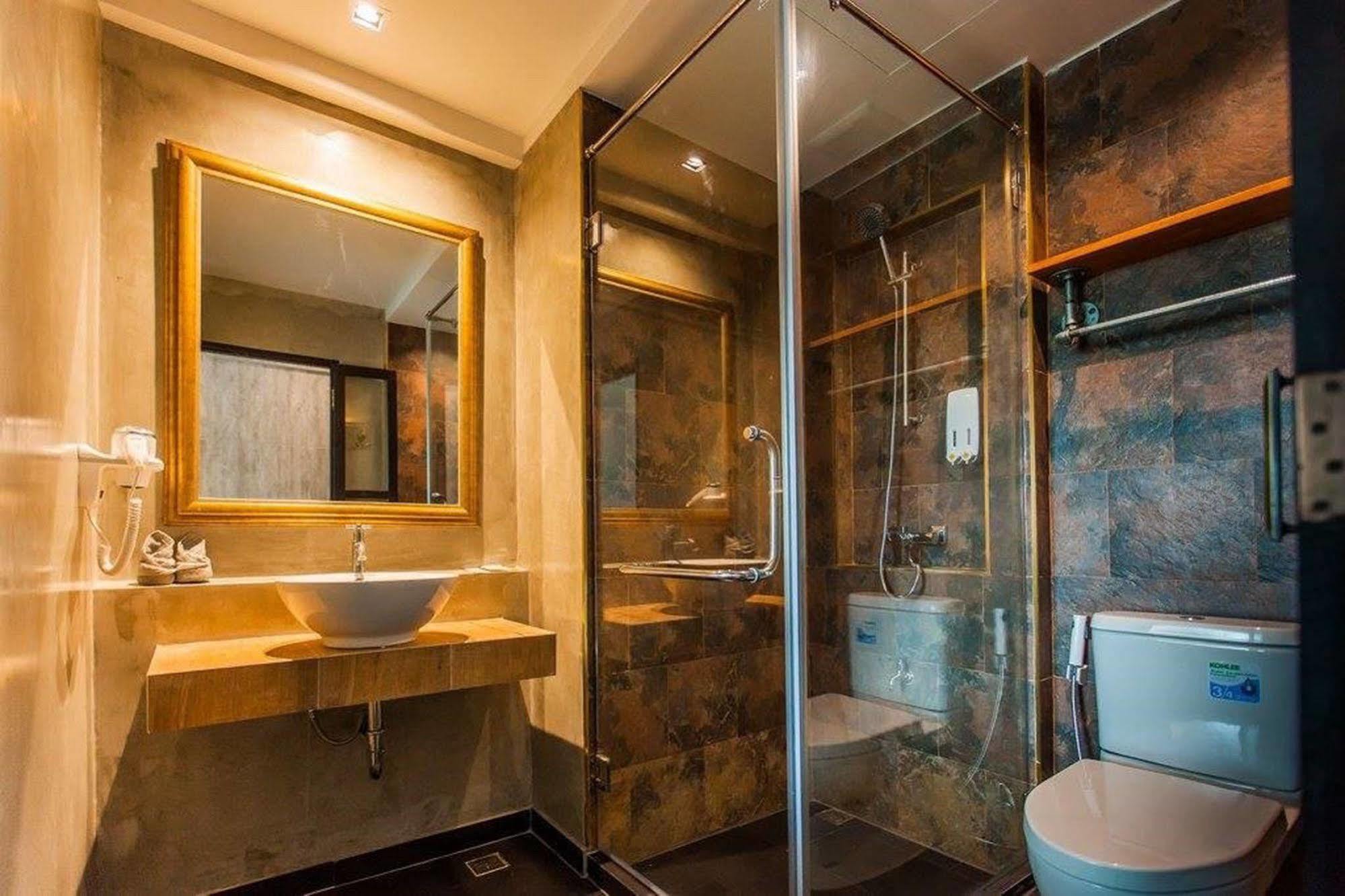 Loft Mania Boutique Hotel 4*